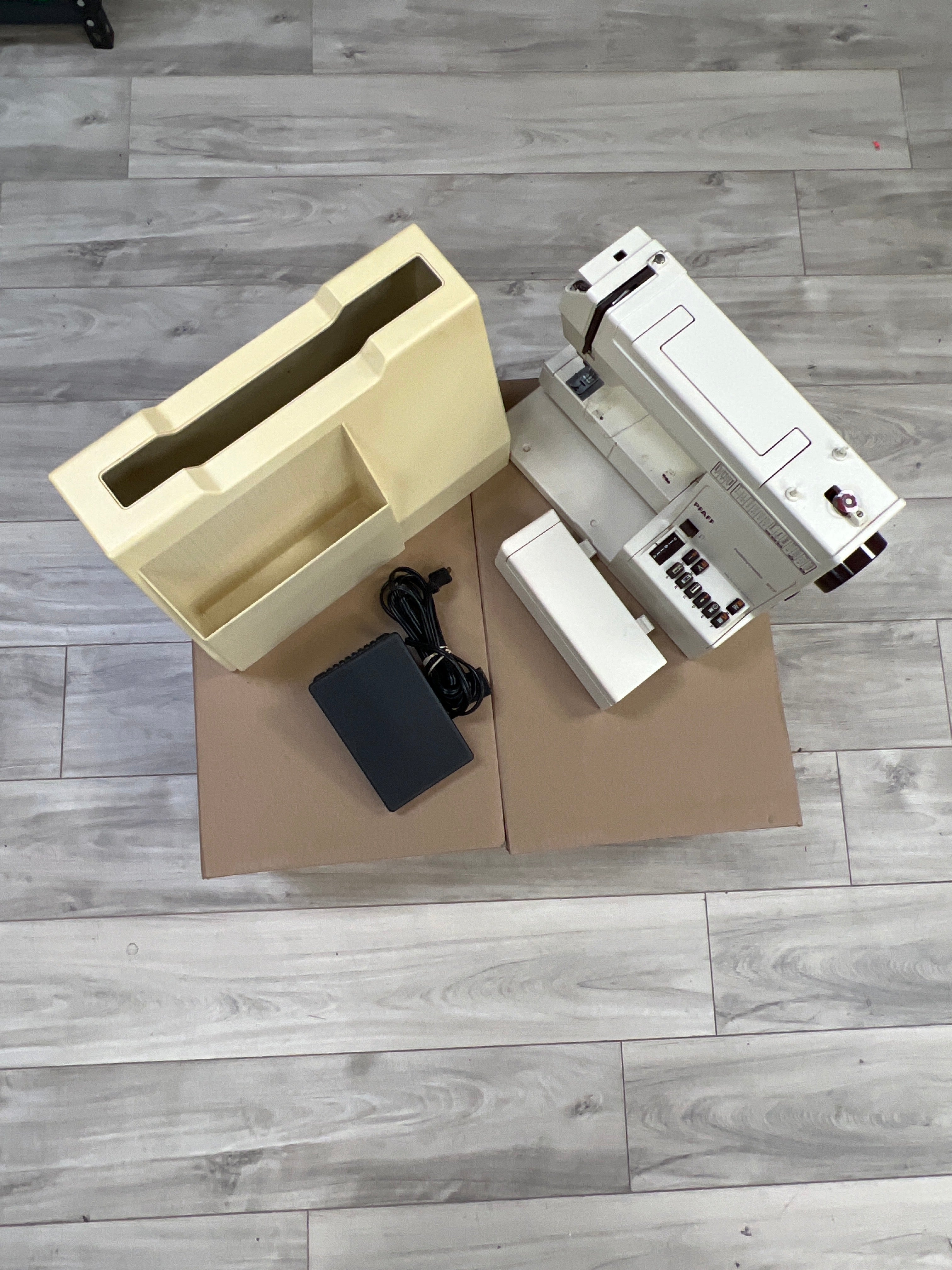PFAFF Hobbymatic 917 Sewing Machine Electric w/ Foot Pedal