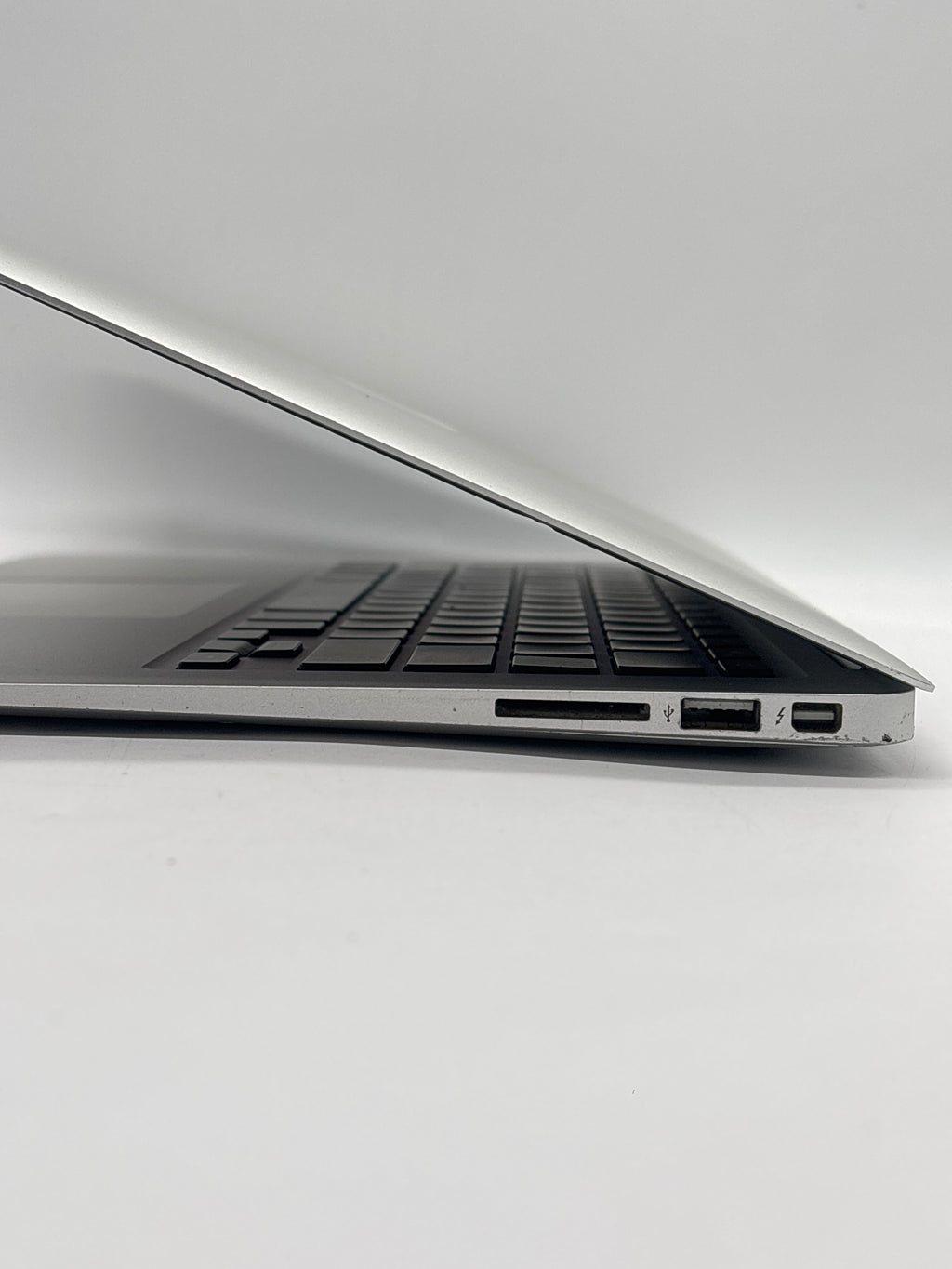 Apple MacBook Air A1466 i5 8GB RAM 256GB SSD