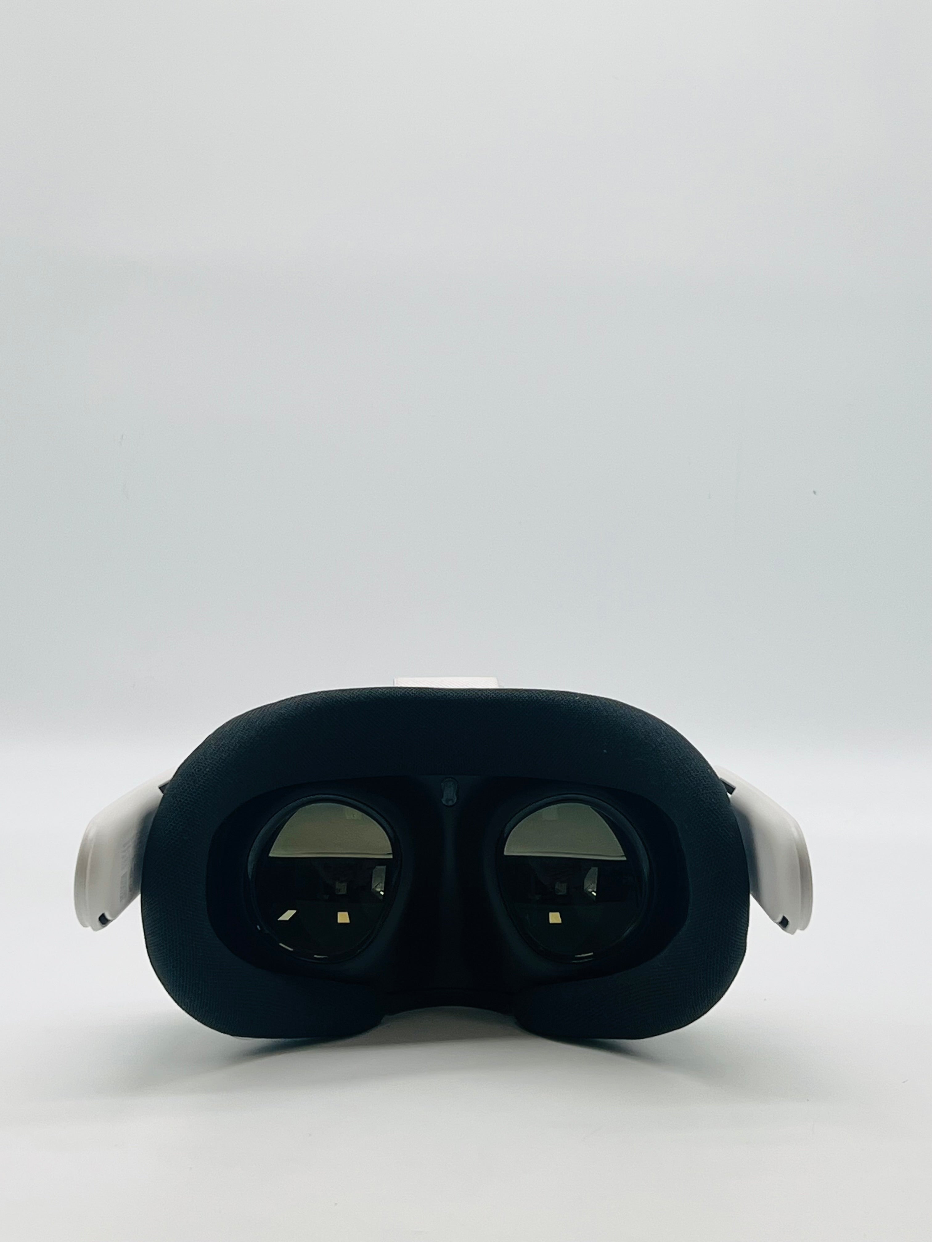 Meta Quest 3 4K VR Headset 512GB White - Used With Box