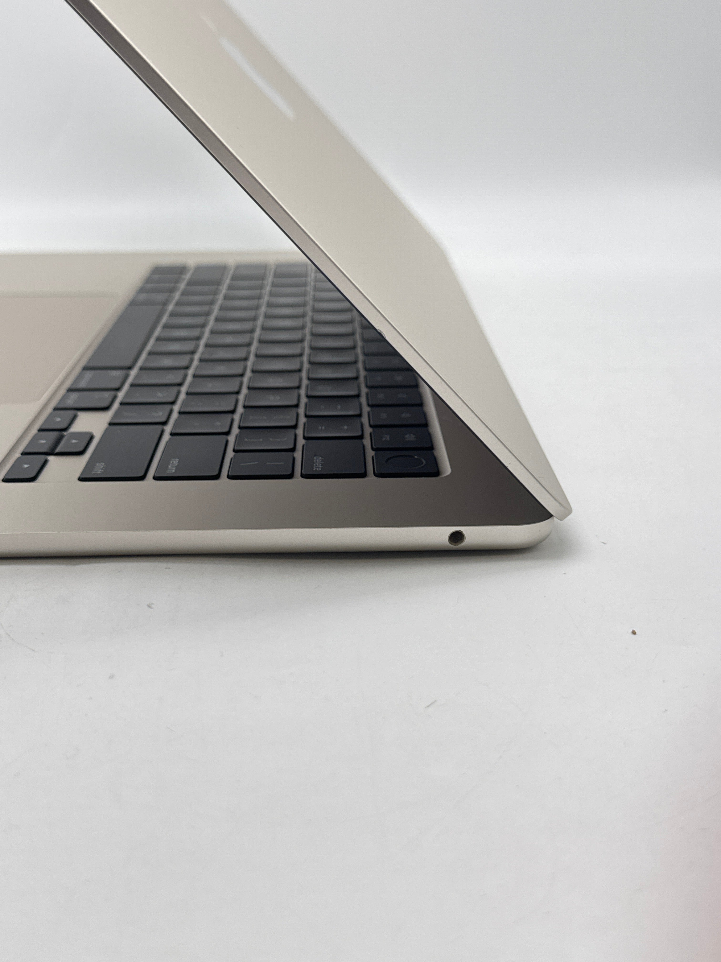 Apple MacBook Air 15" M3 A3114 8GB RAM 256GB SSD Starlight - Used