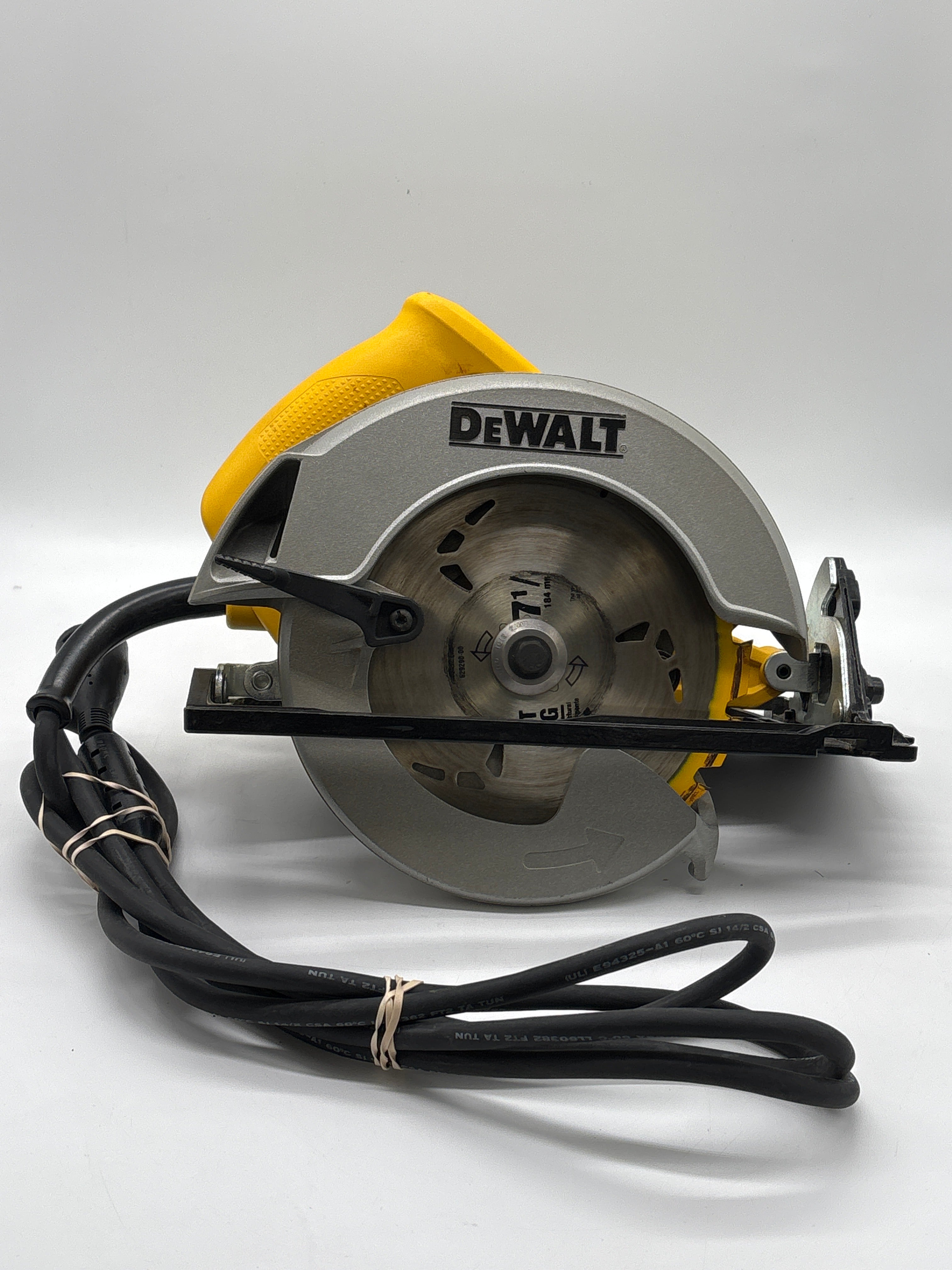 DEWALT DW369 7 1/4 in Corded Circular Saw - Used