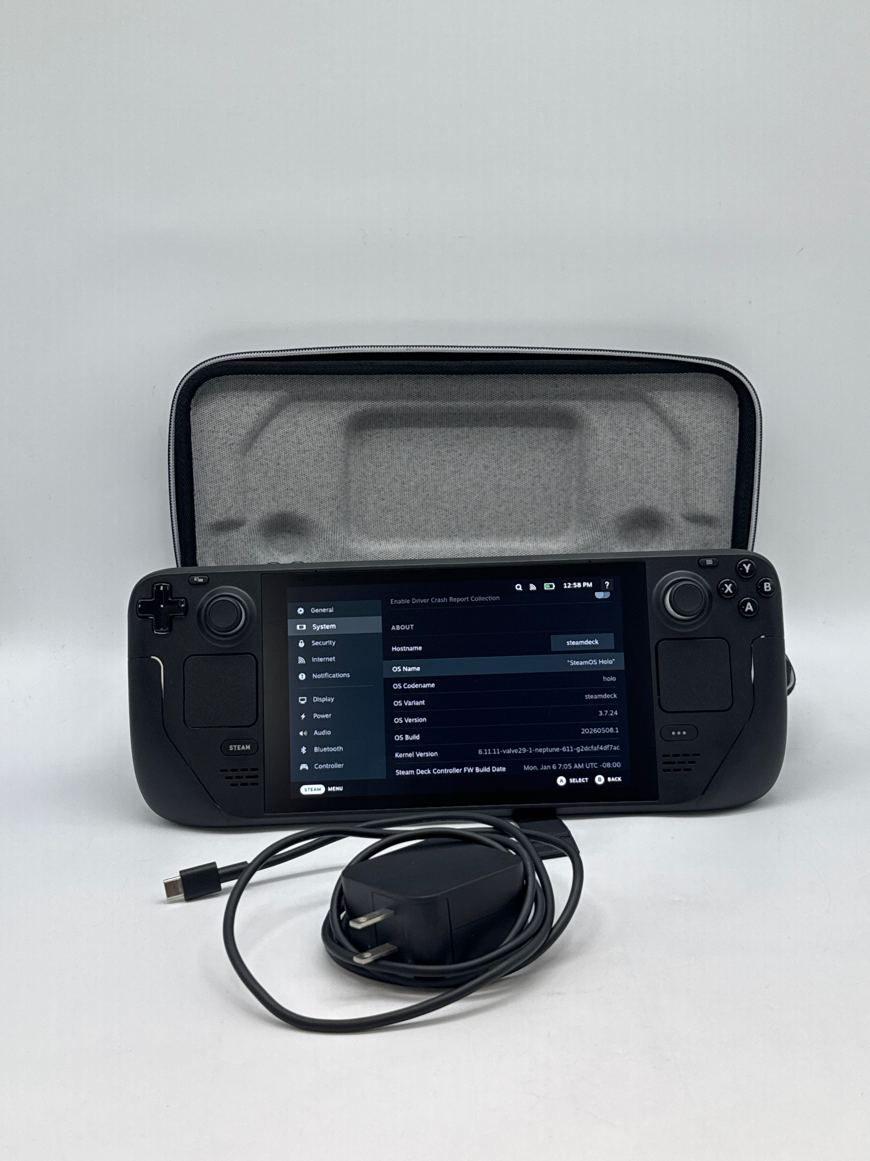Valve Steam Deck 7" AMD Custom GPU 0405 16GB RAM 512GB Black 1010 W/Case & Charger