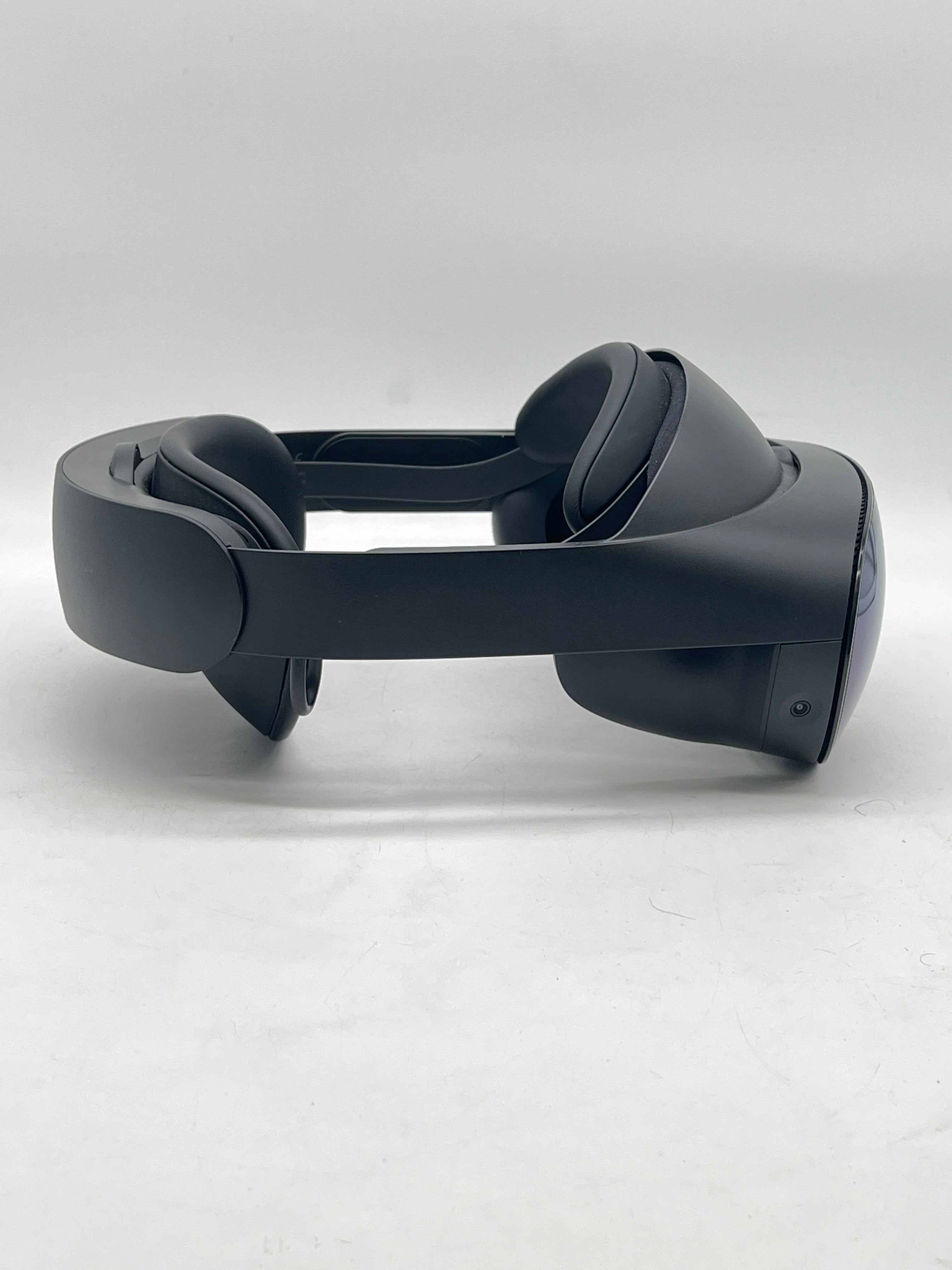 Oculus Meta quest Pro VR Headset- 256GB With Controllers, Charging Dock Black-Used