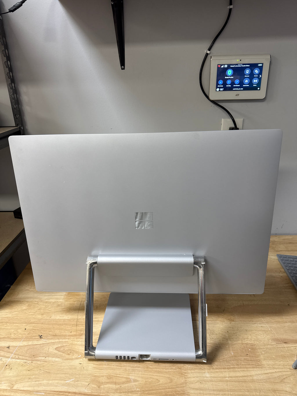 Microsoft Surface Studio 28 in i7 16GB RAM 1TB Hybrid Drive GTX 965M - For Parts (Does not power on)
