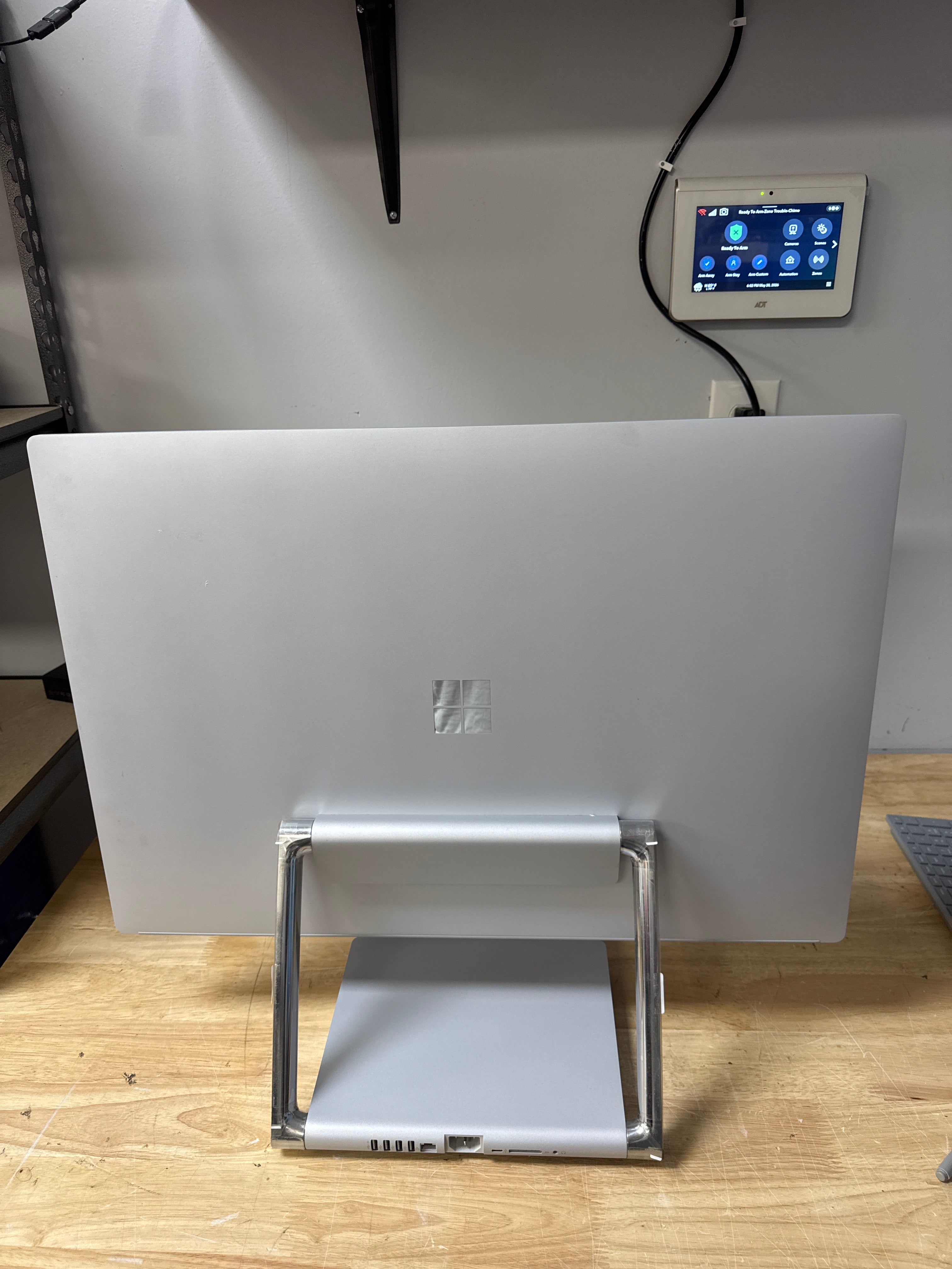Microsoft Surface Studio 28 in i7 16GB RAM 1TB Hybrid Drive GTX 965M - For Parts (Does not power on)