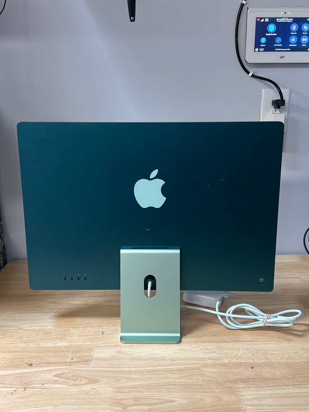 Apple iMac 24" M1 A2438 2021 - Green - For Parts (Cracked Screen)