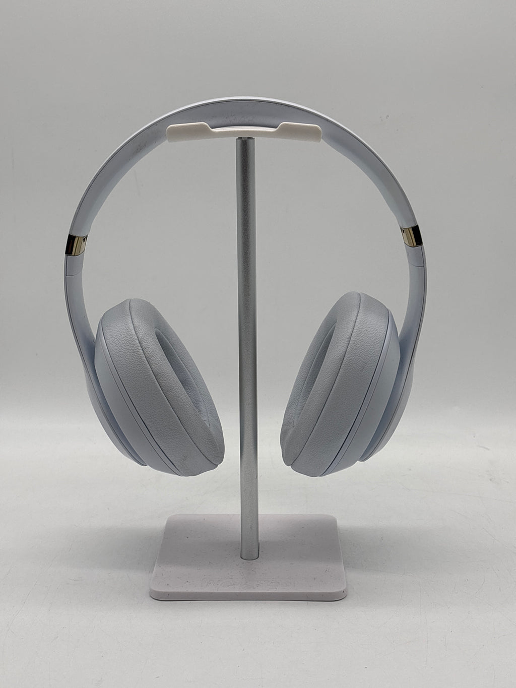 Beats Studio3 Wireless Over-Ear Headphones White with Carrying Case