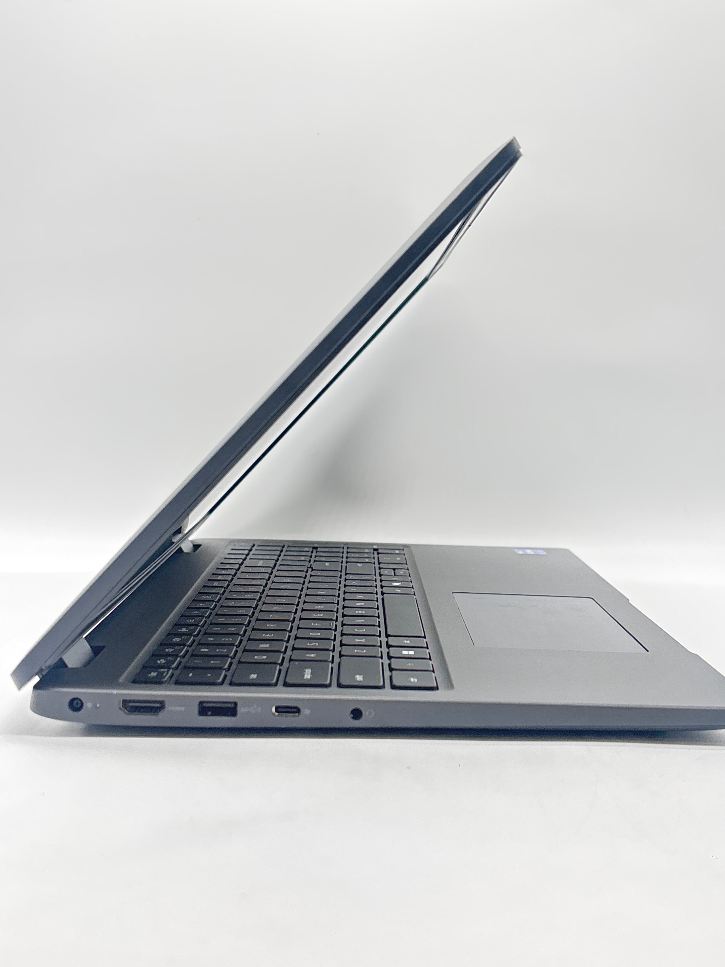 Dell Latitude 3550 15.6 in i7-1355U 16GB 512GB SSD - Used