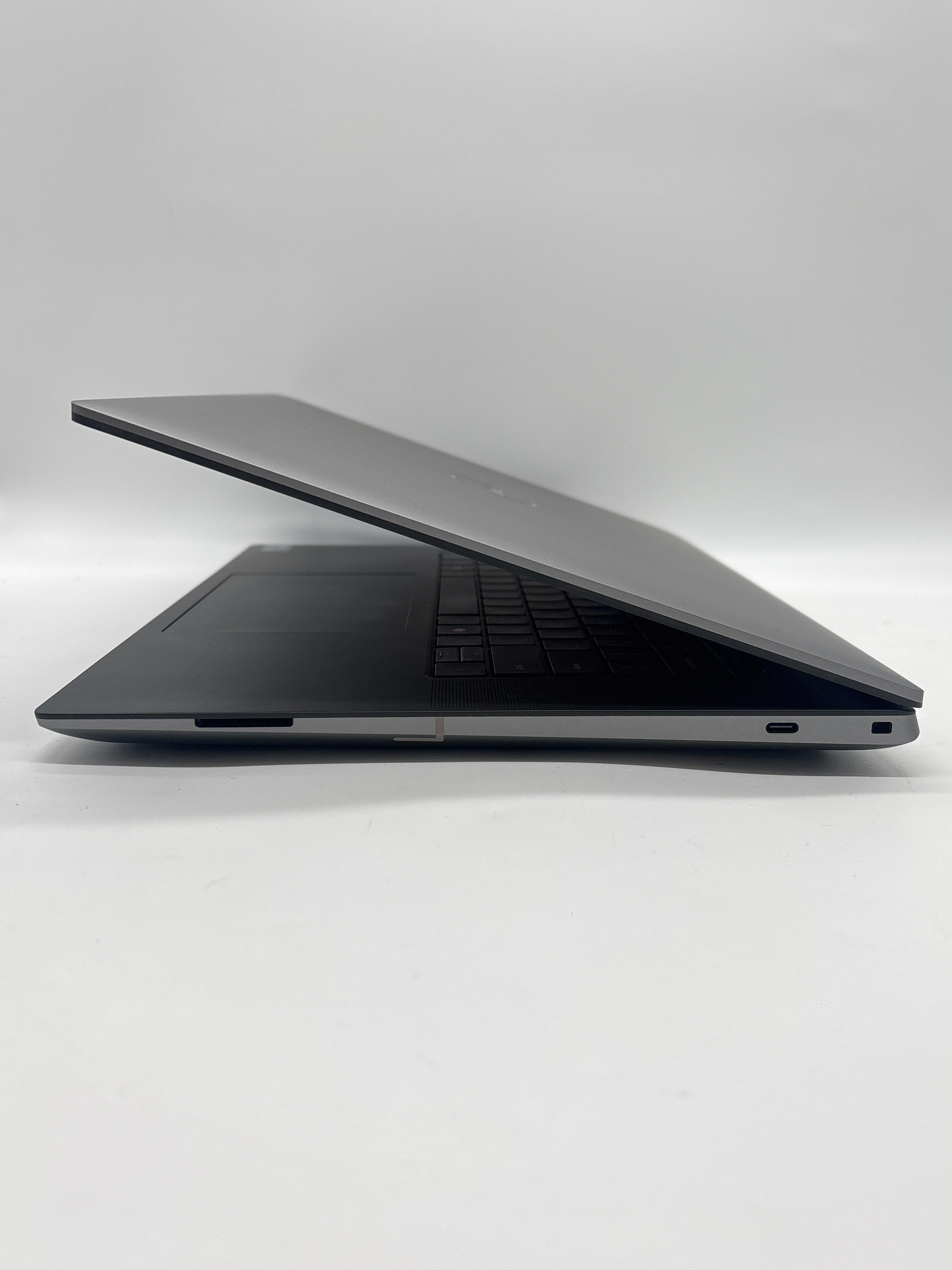 Dell Precision 5690 Ultra 7 165H 64GB RAM 512GB SSD RTX 1000 Ada - Warranty (April 2028)