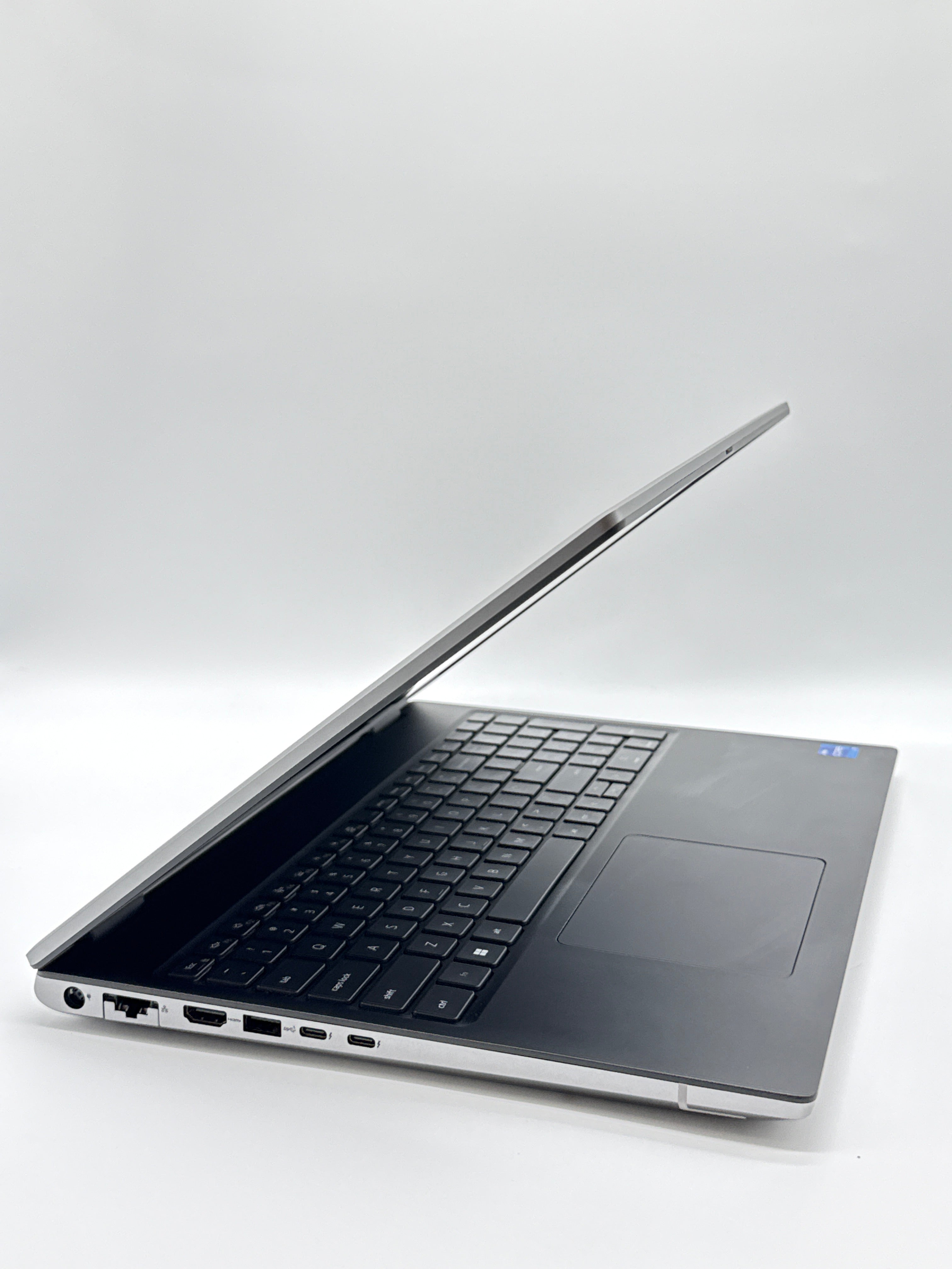 Dell Precision 7680 16-inch Intel i7 32GB RAM 1TB SSD  Silver