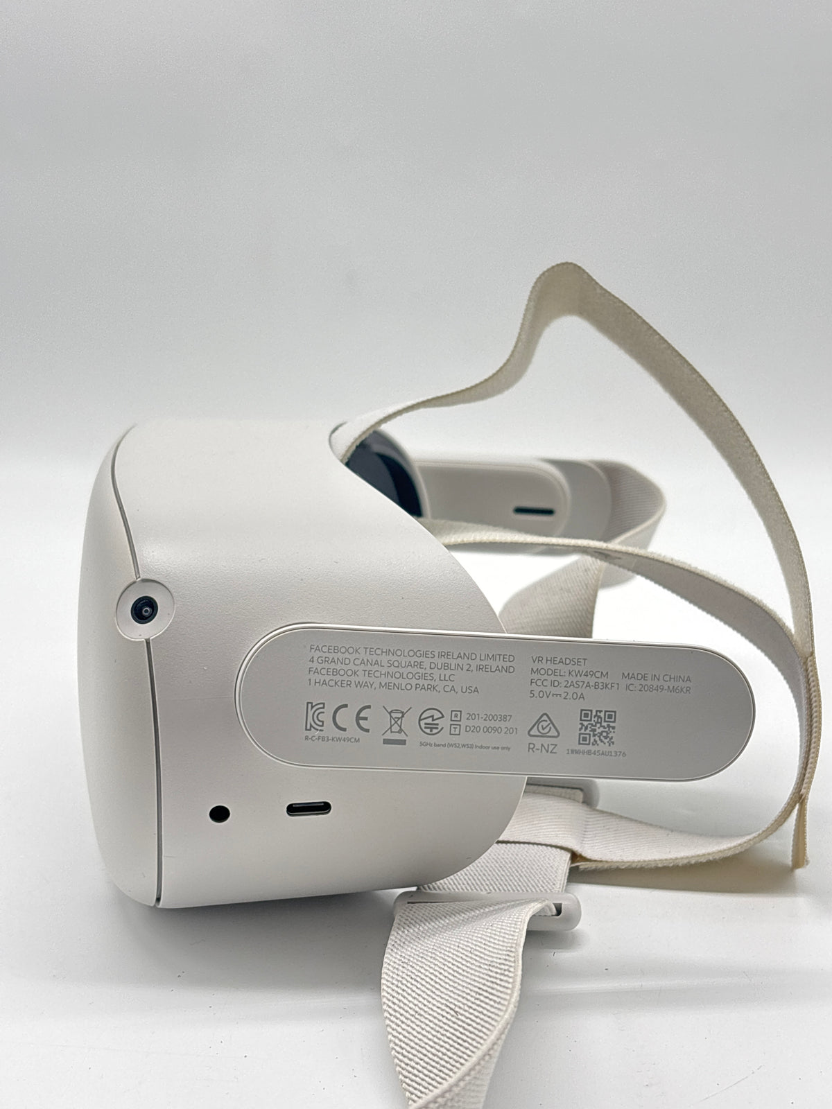 Meta Quest 2 VR Headset KW49CM 128GB with Touch Controllers - Used