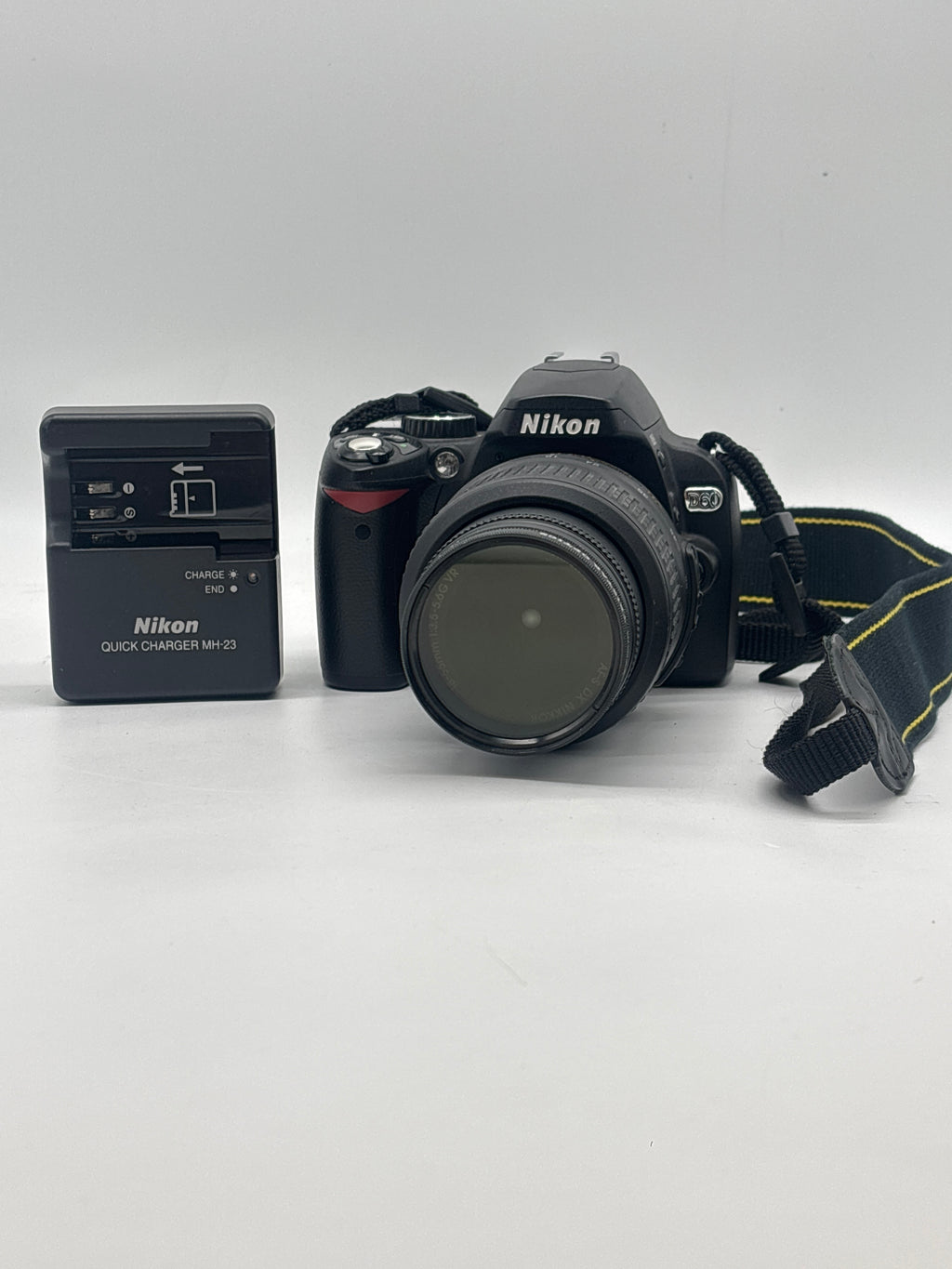 Nikon D60 Digital SLR Camera 10.2 MP W/ Nikon speedlight SB 600 Canon speedlight 420EX - Used