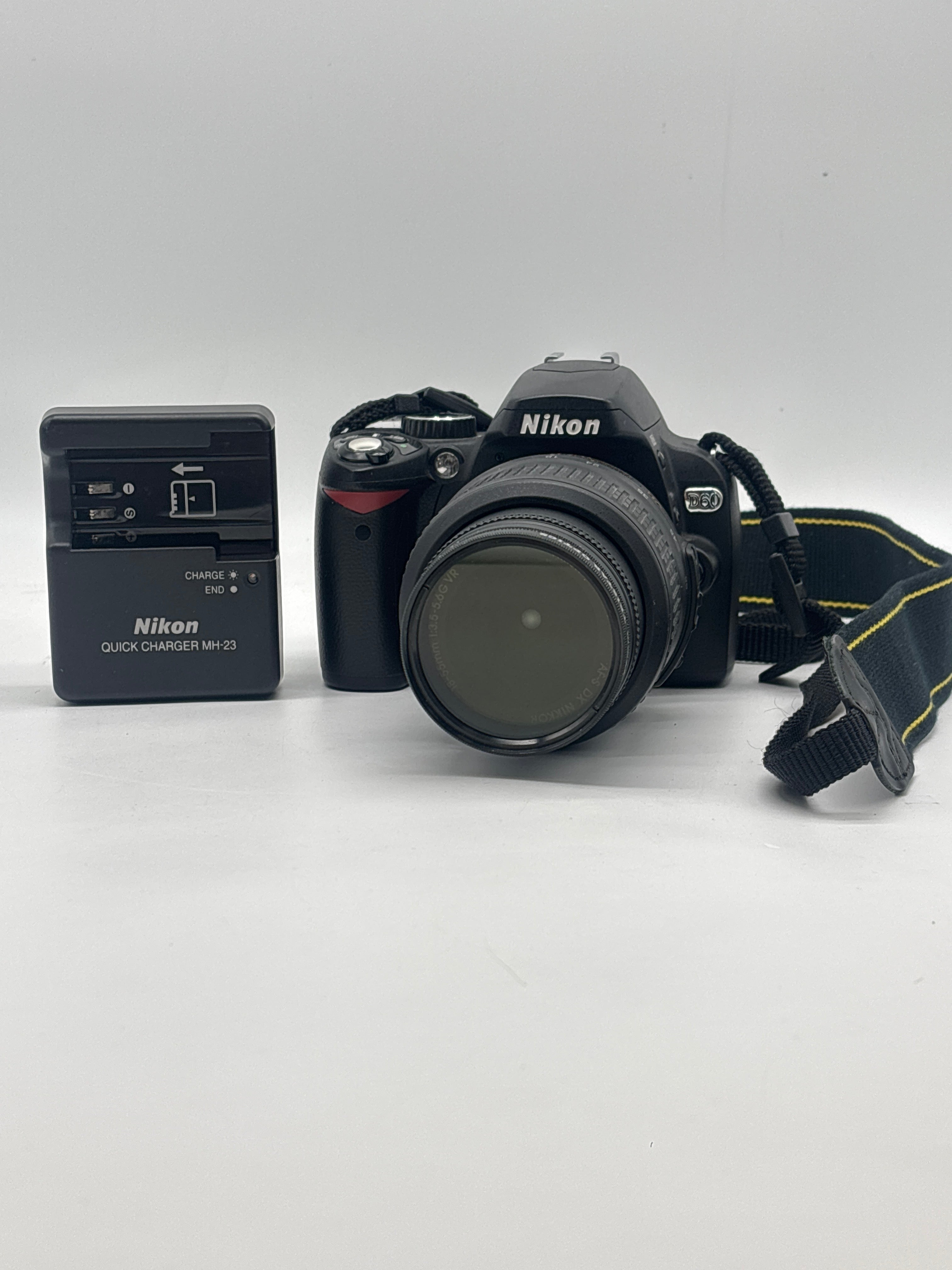 Nikon D60 Digital SLR Camera 10.2 MP W/ Nikon speedlight SB 600 Canon speedlight 420EX - Used