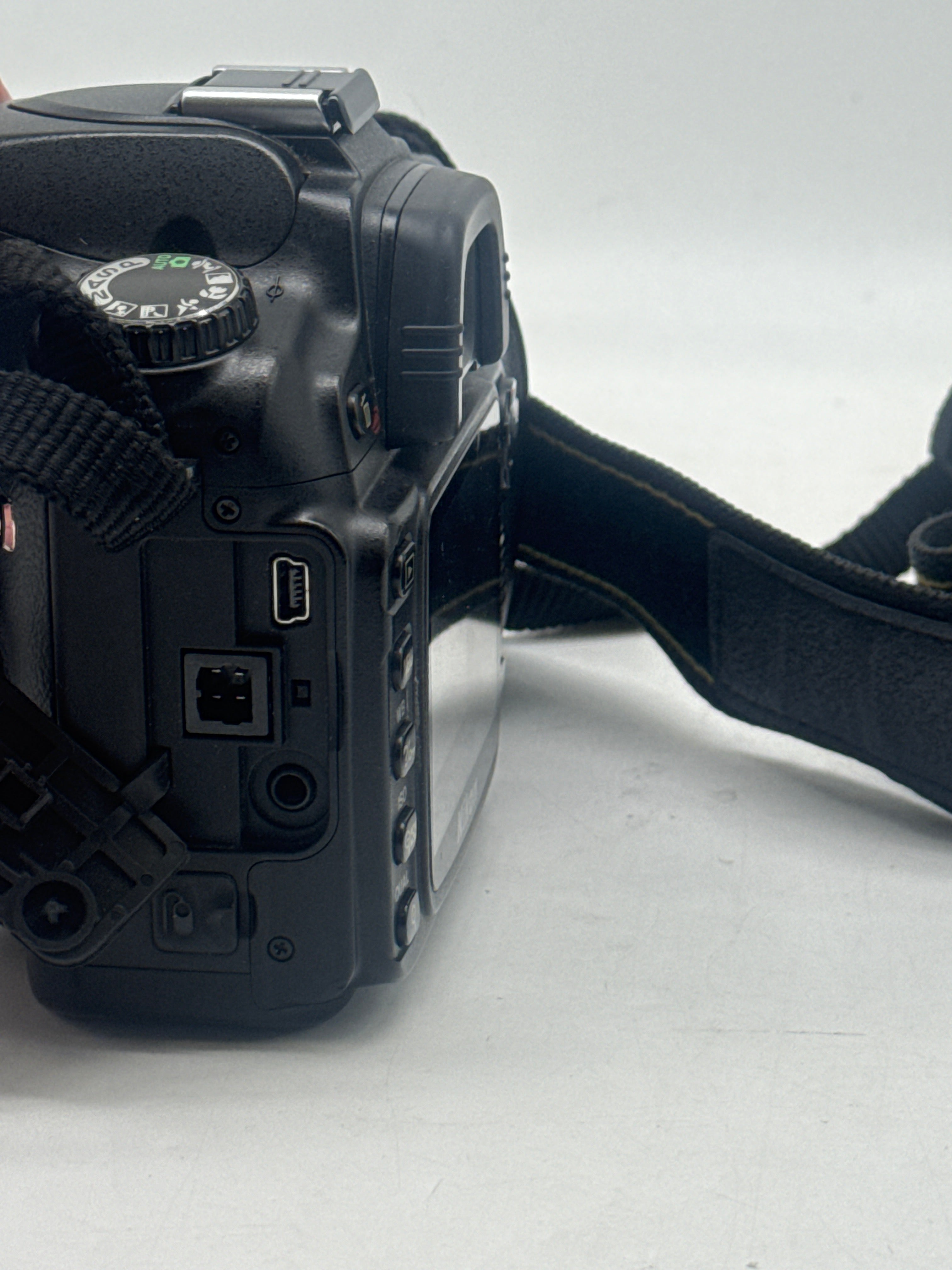 Nikon D80 10.2MP DSLR Camera w/ AF NIKKOR 50mm f/1.8D Lens & SB-400 Flash