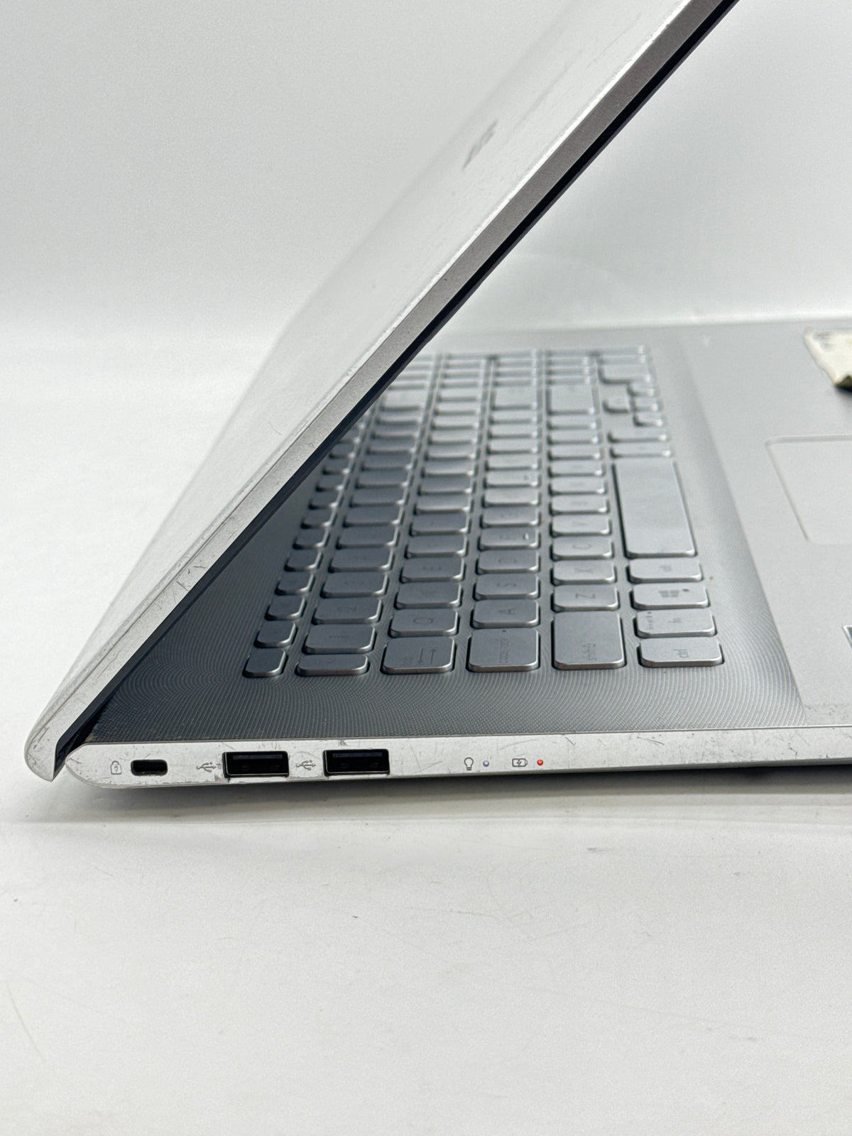 Asus VivoBook M712D 17.3in Ryzen 3 3250U 4GB RAM 256GB SSD - Used