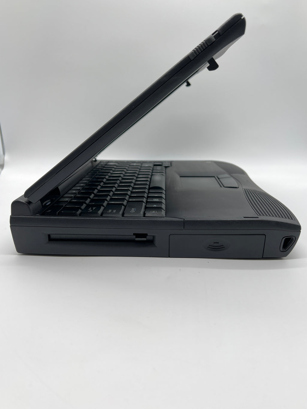 Compaq Presario 1220 12 in Cyrix 200GXm 32 MB Black Laptop-Vintage