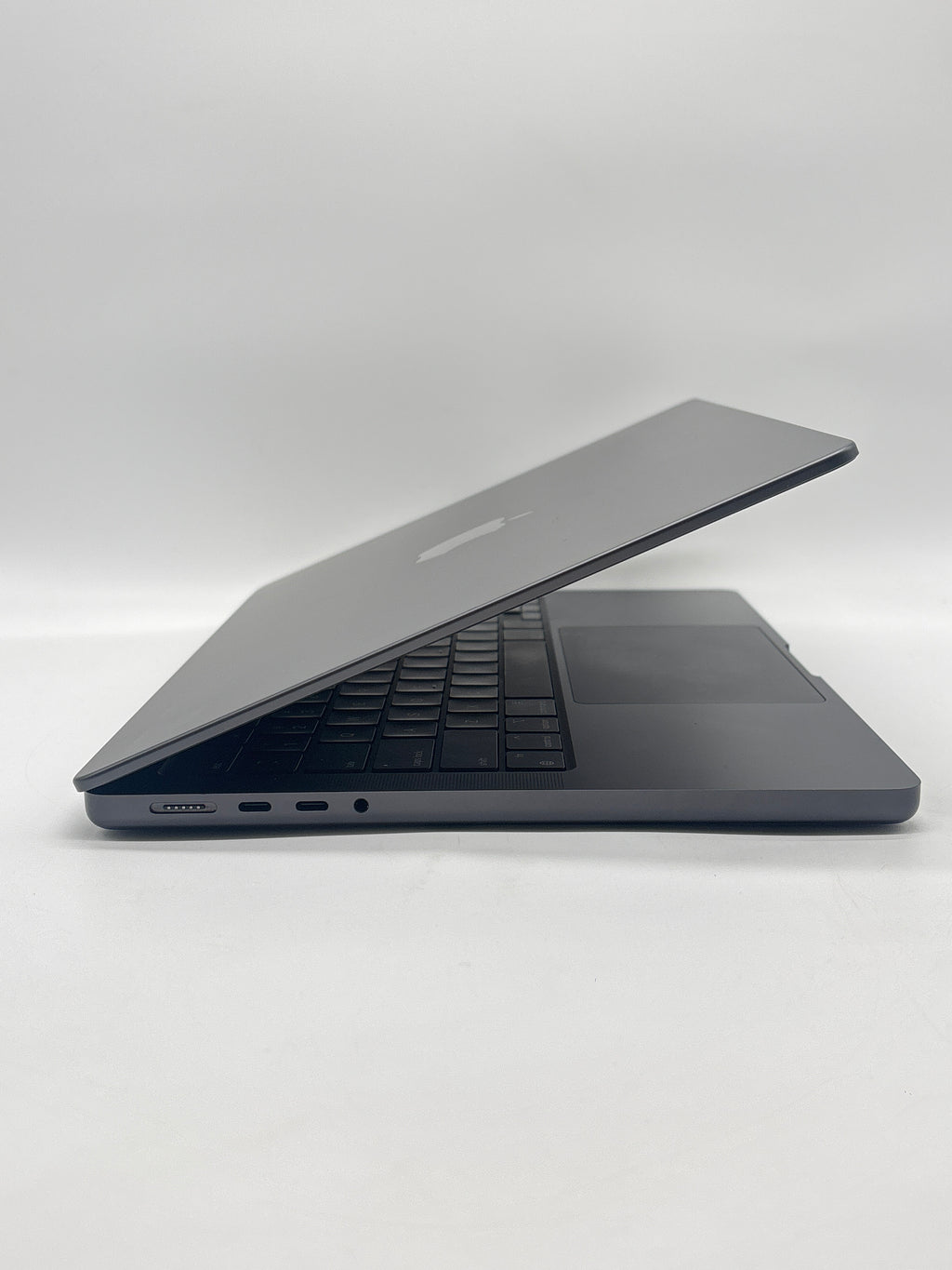 Apple MacBook Pro A2992 M3 Pro 18GB RAM 512GB (Cycle Count 24)