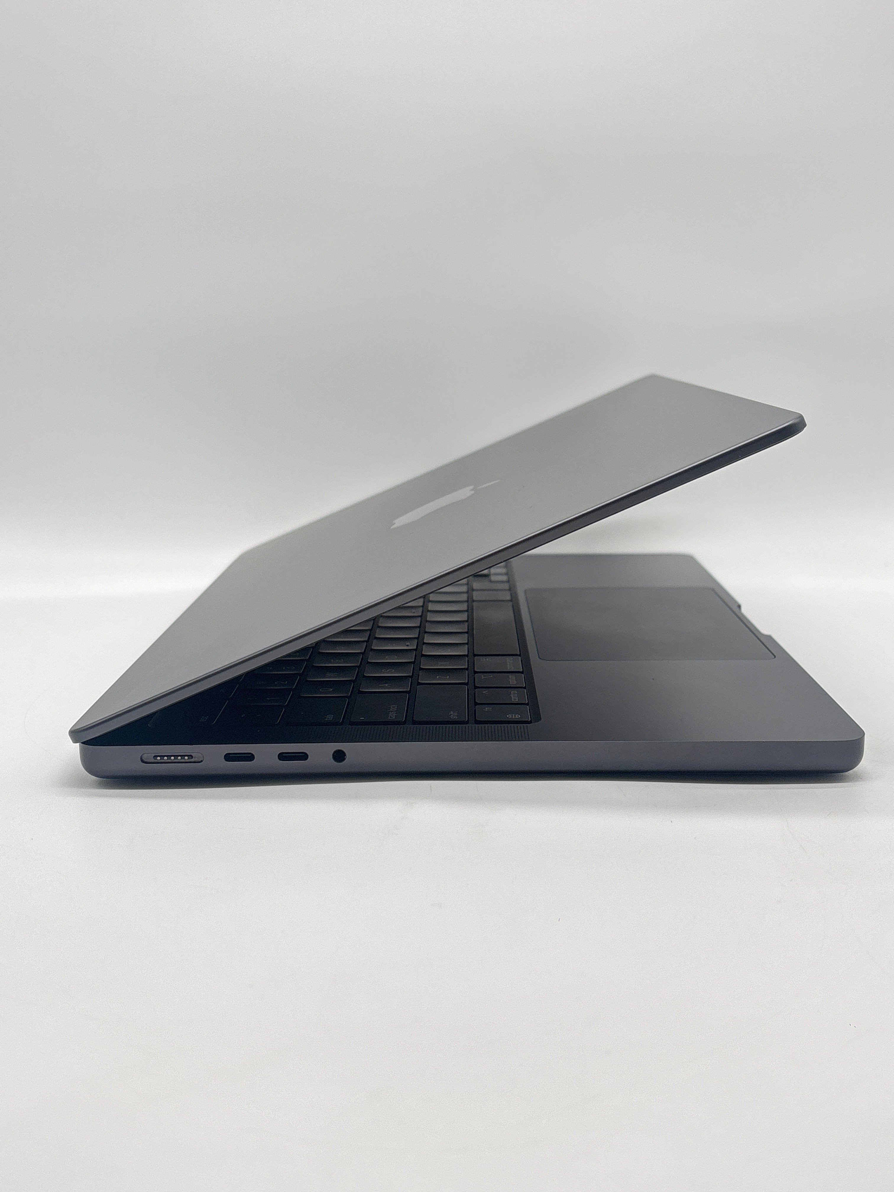 Apple MacBook Pro A2992 M3 Pro 18GB RAM 512GB (Cycle Count 24)