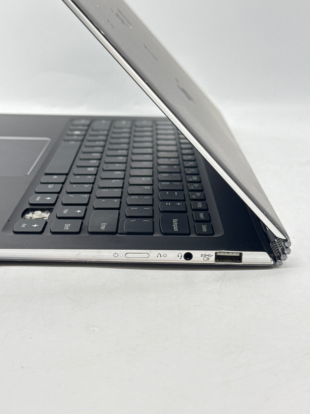 Lenovo Yoga 910-13IKB 13in Core i7 7500U 8GB RAM 256GB SSD - Read