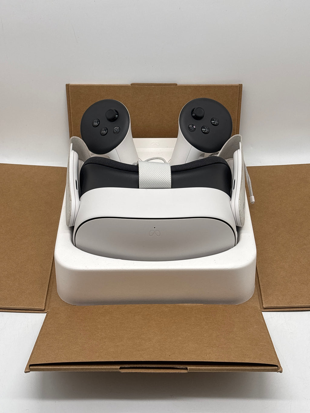 Meta Quest 3S 128GB Standalone All-in-One VR Headset P97 - Used with Box