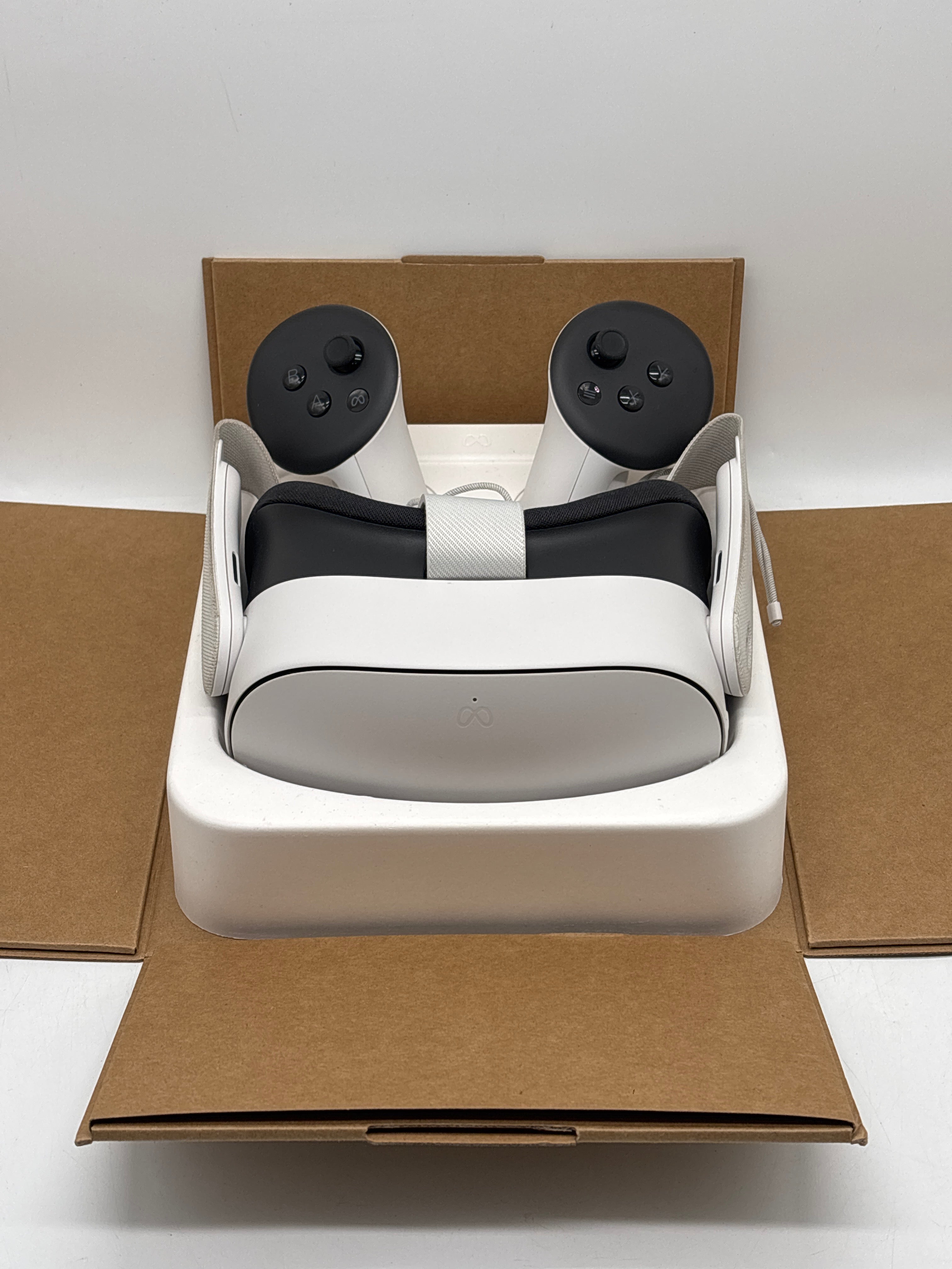 Meta Quest 3S 128GB Standalone All-in-One VR Headset P97 - Used with Box