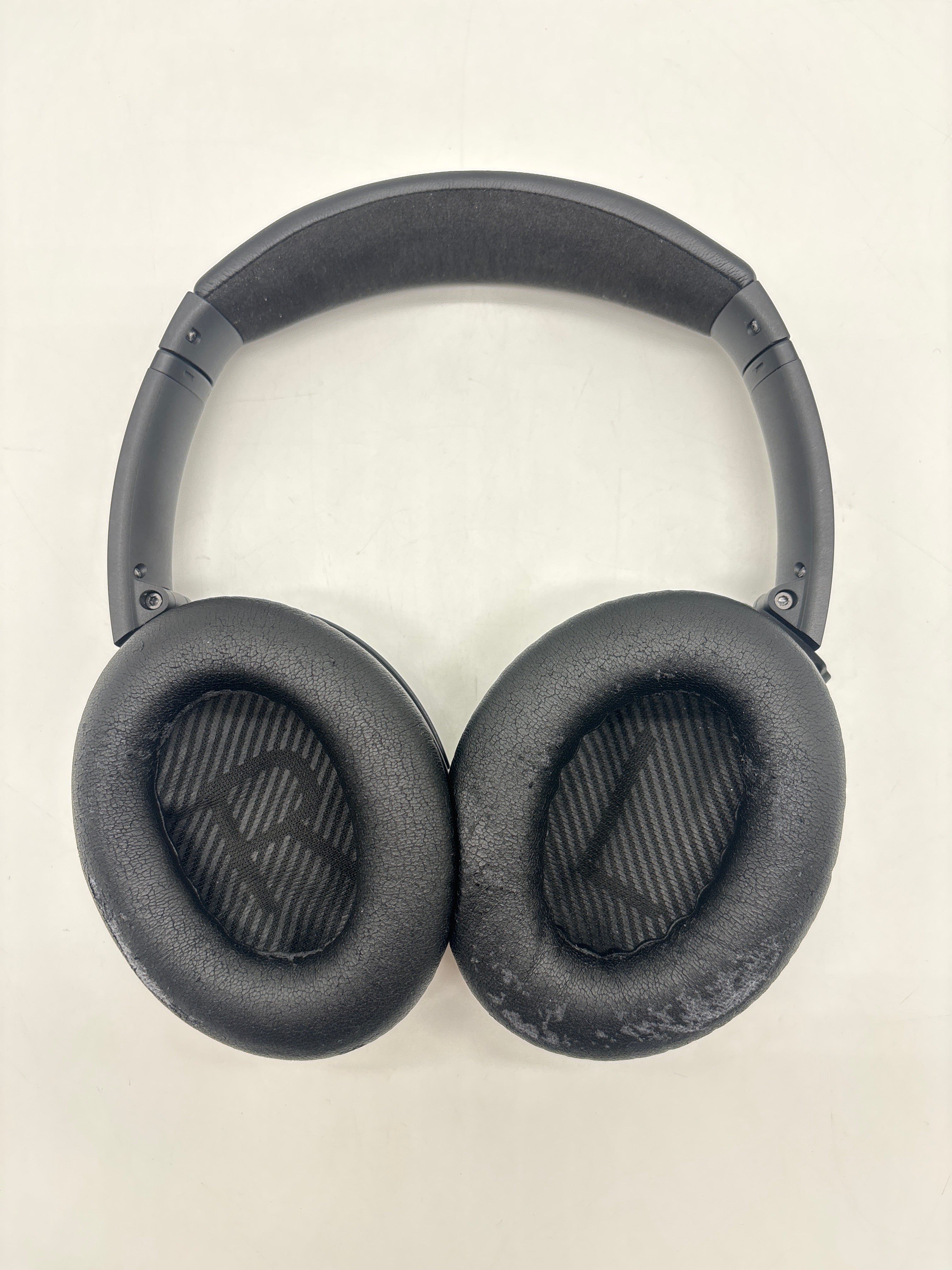 Bose QuietComfort 35 QC35 Wireless Noise Cancelling Headphones – Case & Charger