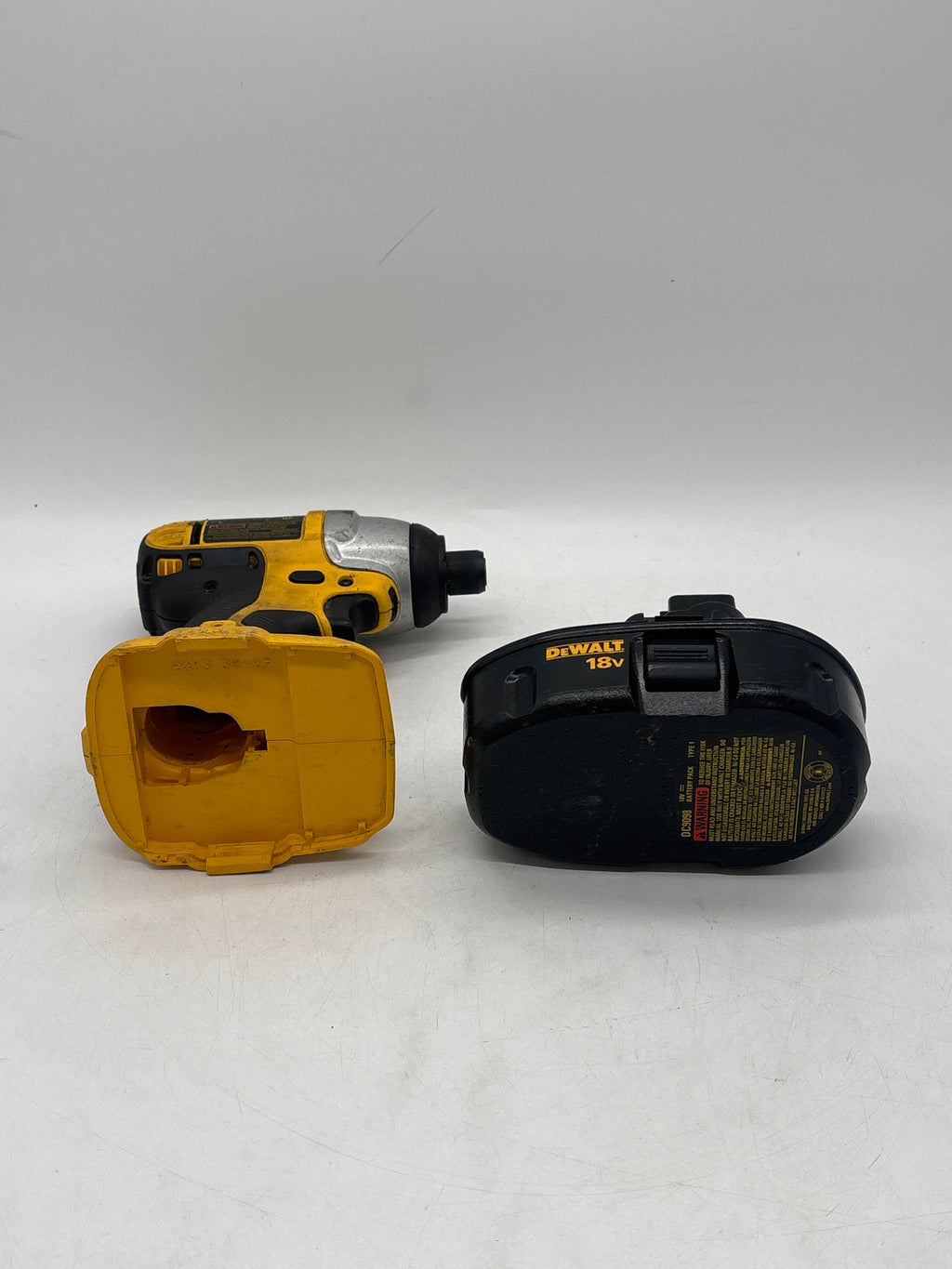 DEWALT DC825 1/4 in Cordless Impact Driver 18V Battery Included