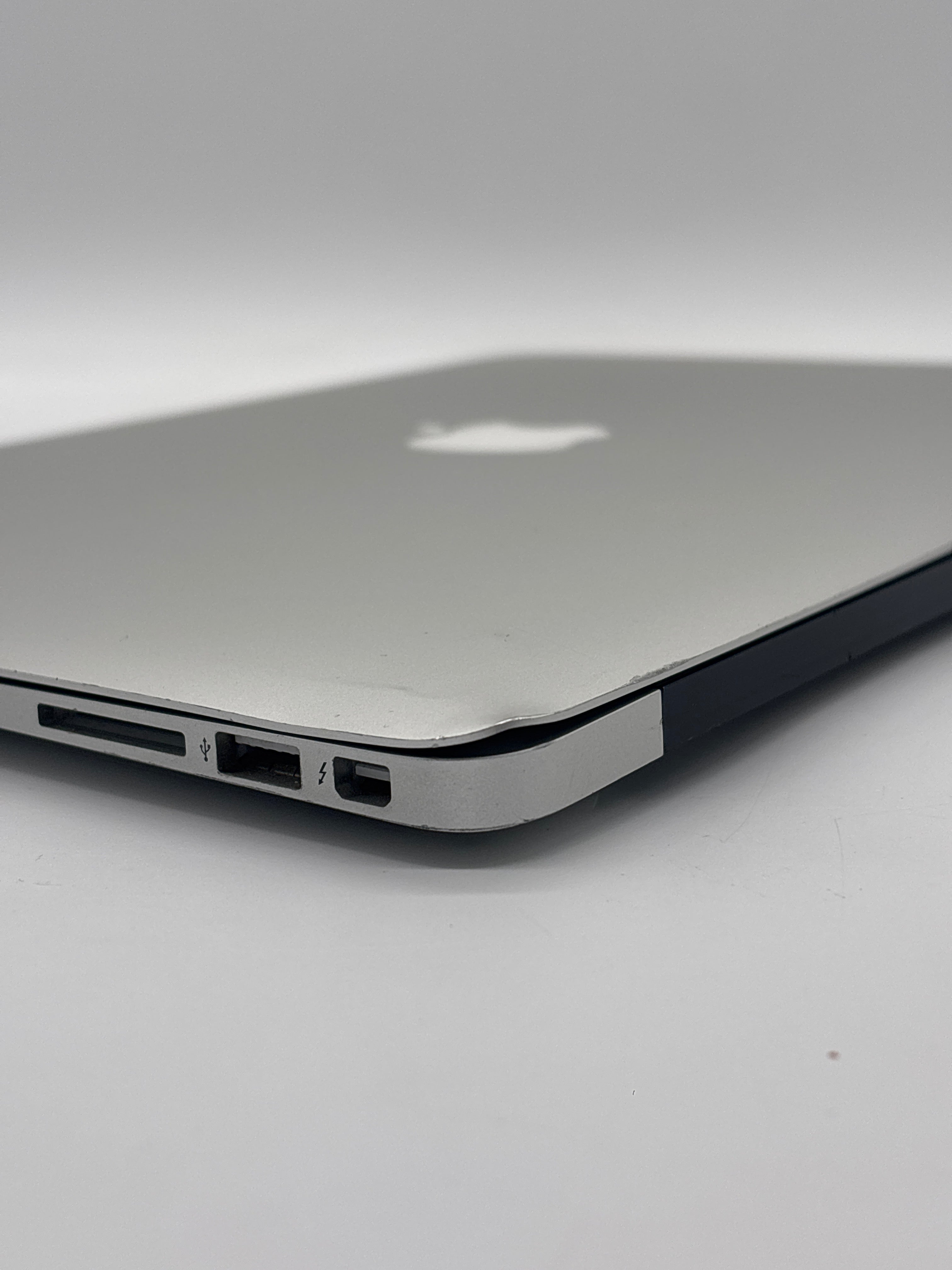 Apple MacBook Air 13" A1466 i7 8GB RAM 128GB SSD - For Parts (Read DESC)