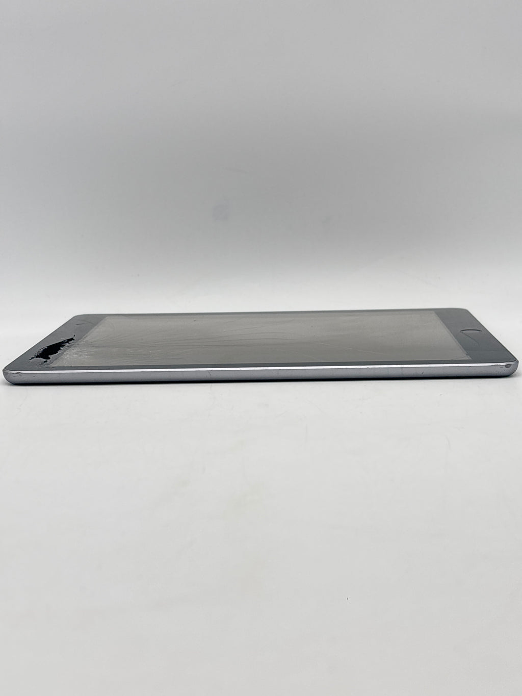 Apple iPad 6th Gen A1893 32GB Space Gray Wi-Fi - Cracked Screen