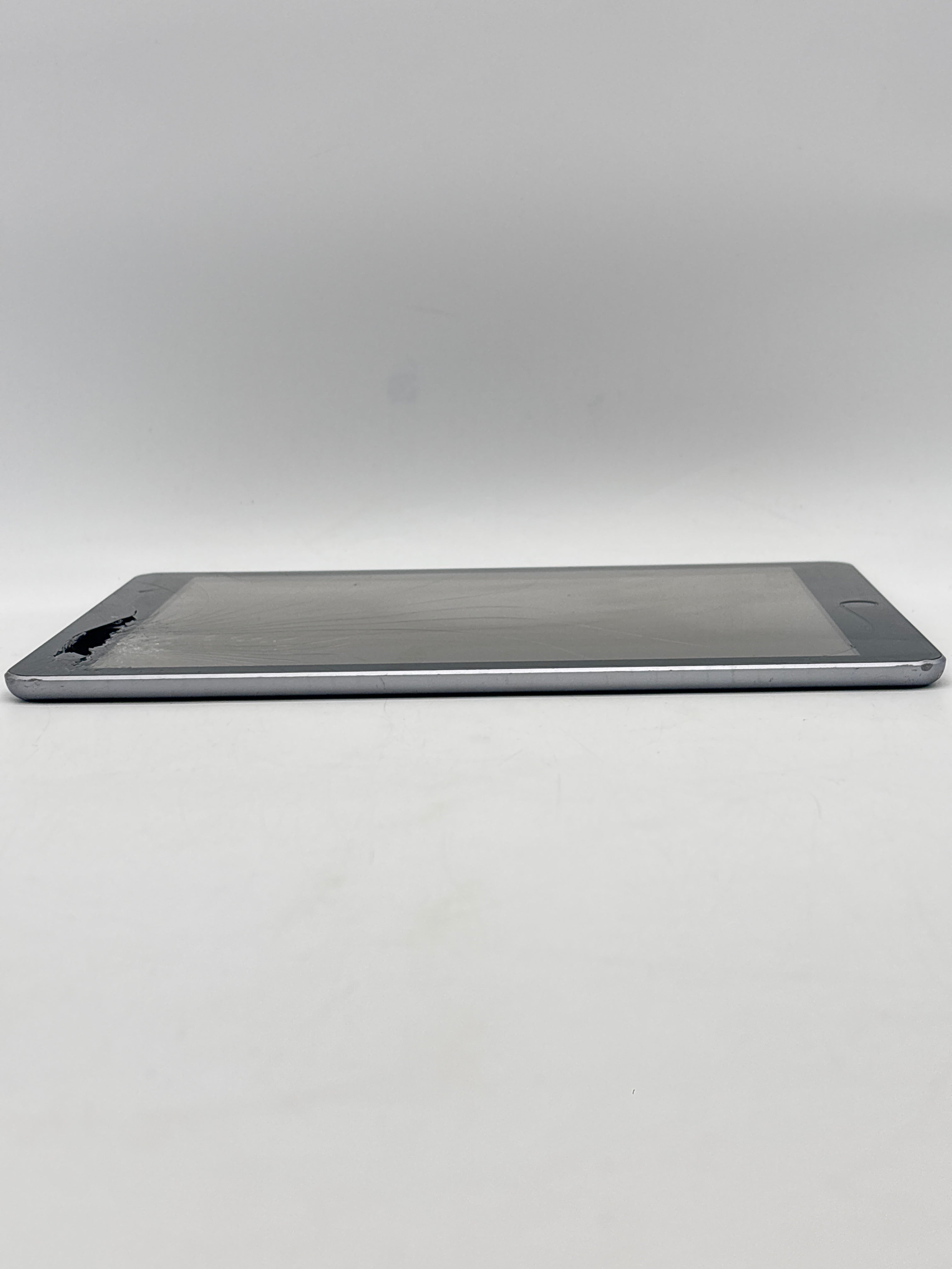 Apple iPad 6th Gen A1893 32GB Space Gray Wi-Fi - Cracked Screen