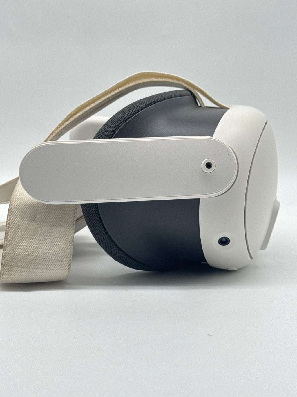 Meta Quest 3 S3A 128GB White VR Headset with Controllers - Used