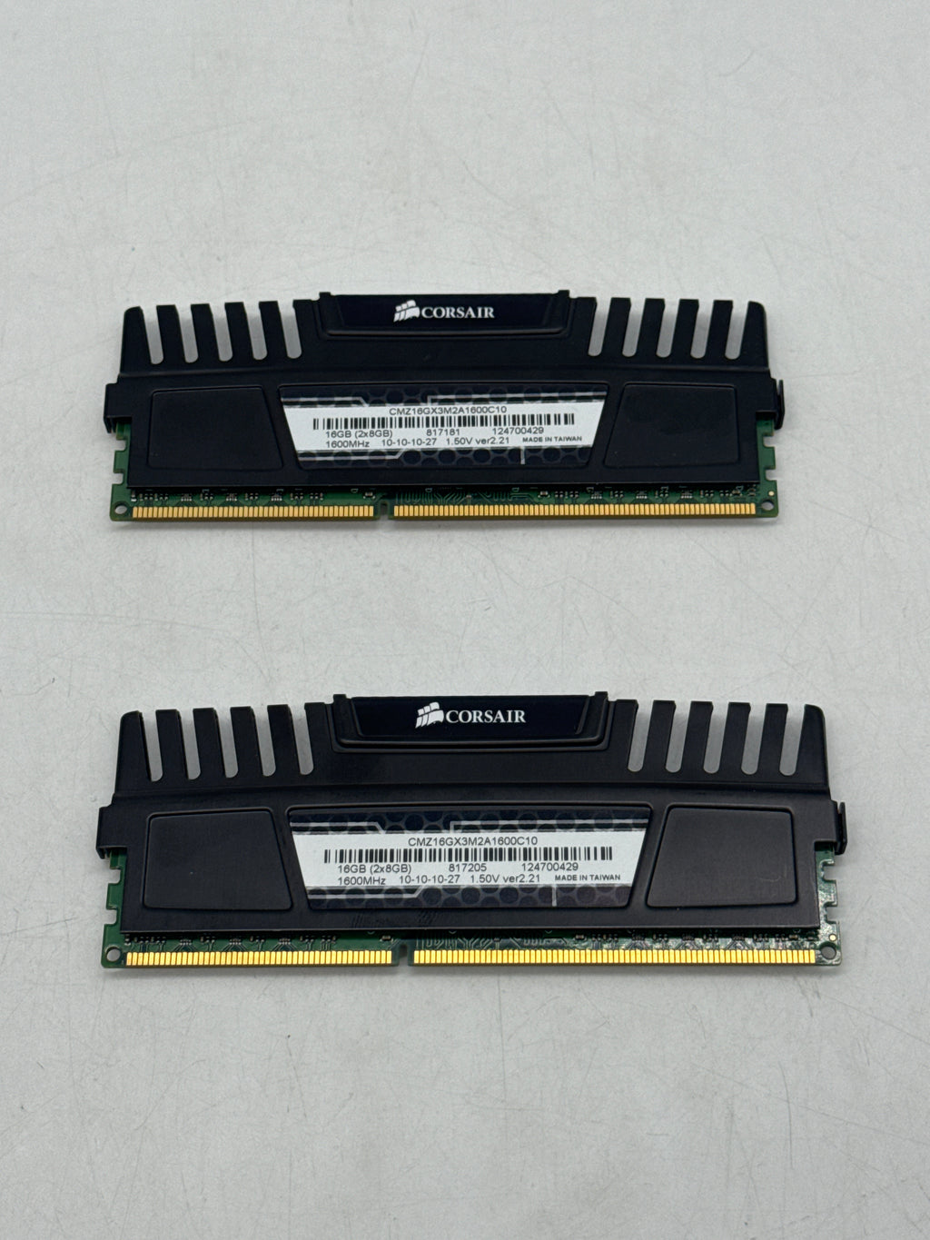 CORSAIR Vengeance CMZ16GX3M2A1600C10 16GB (2x8GB) Memory Kit Black - Used