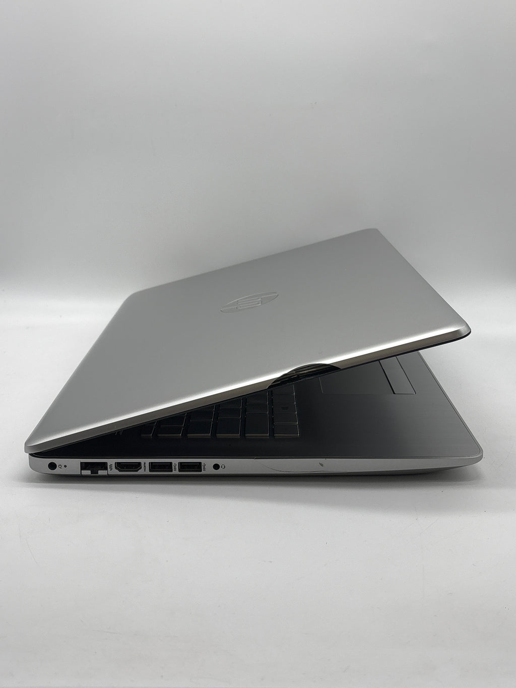 HP 17-by433dx i5-1135G7 8GB RAM 256GB SSD - For Parts (Read DESC)
