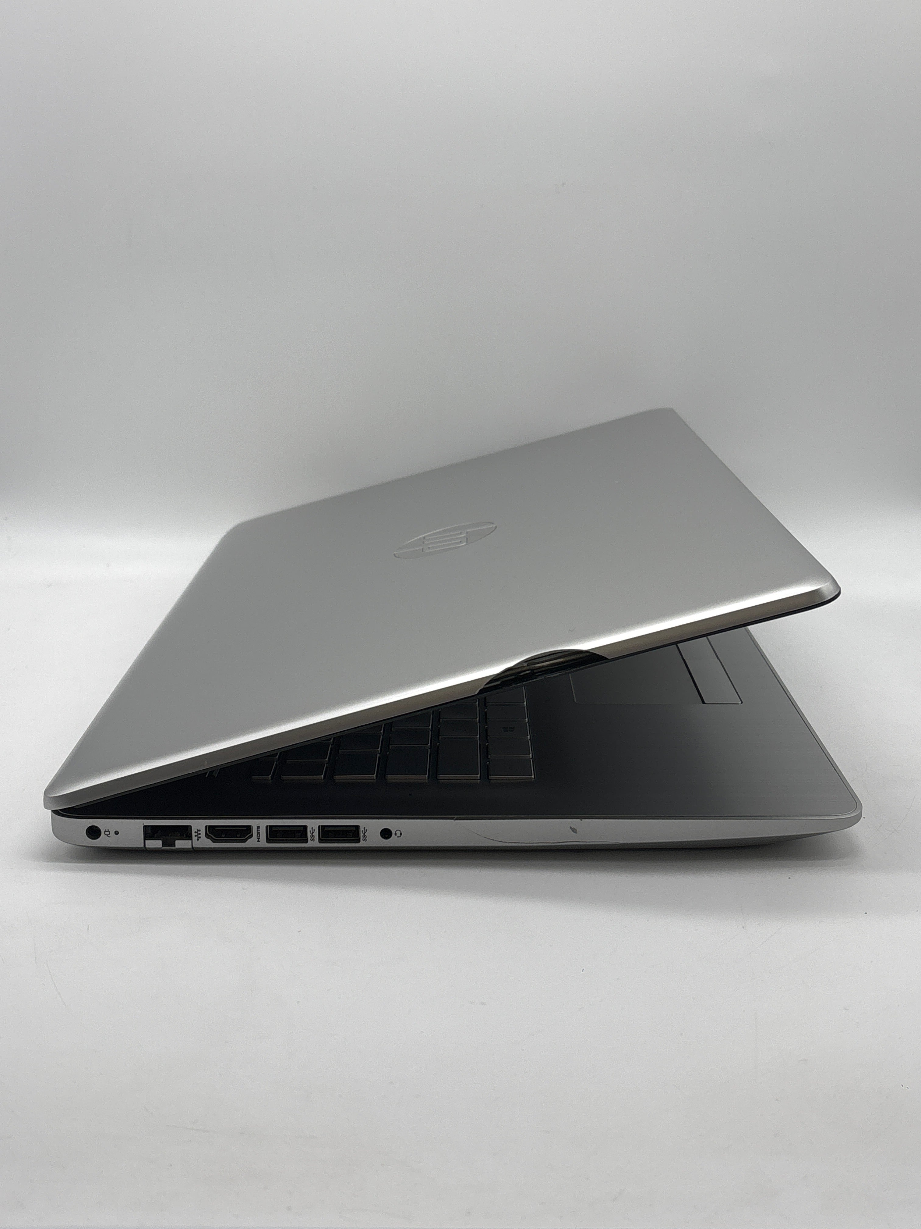 HP 17-by433dx i5-1135G7 8GB RAM 256GB SSD - For Parts (Read DESC)