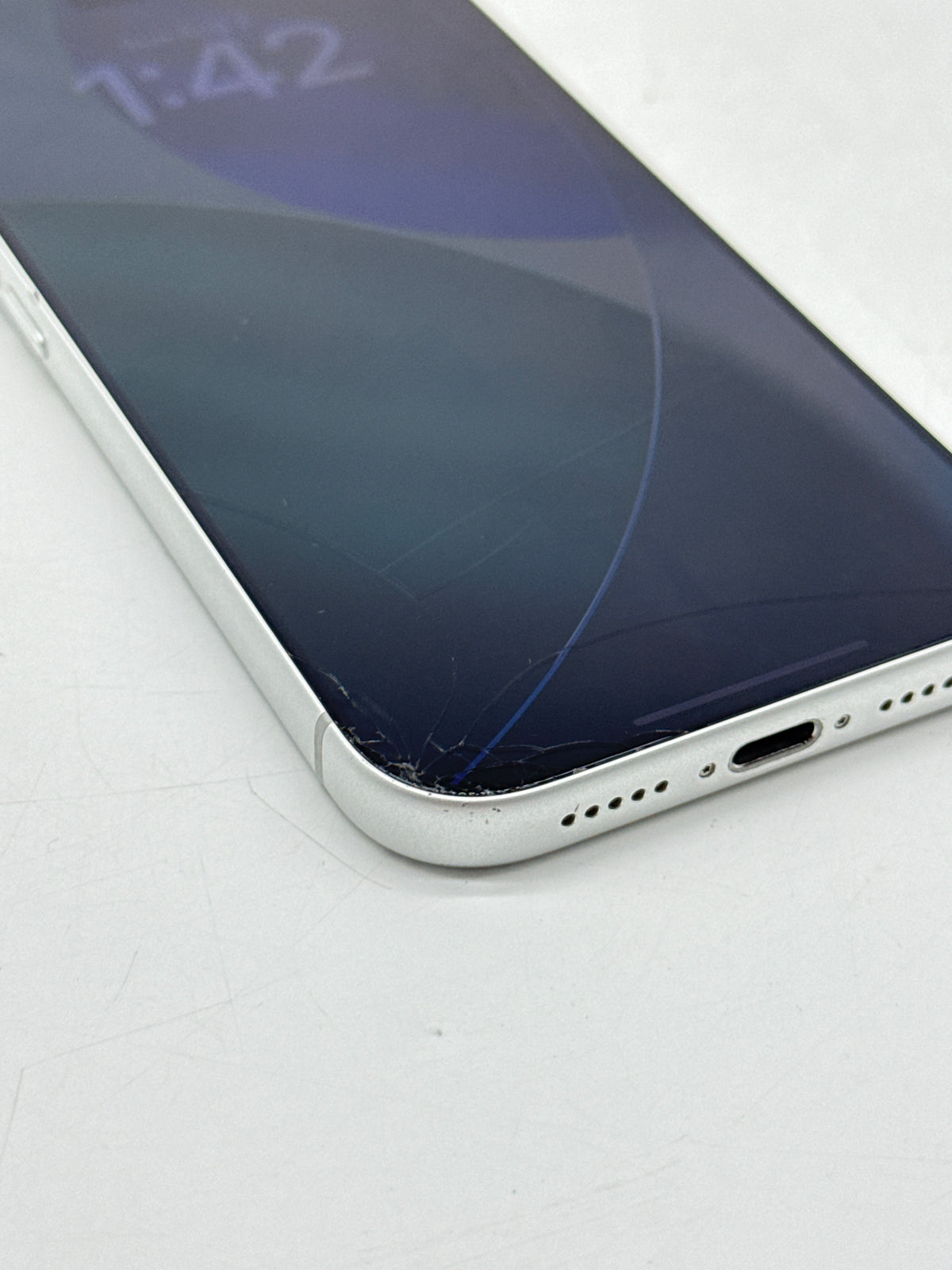 Apple iPhone 17 Pro 256GB AT&T Silver - Check ESN Cracked Screen