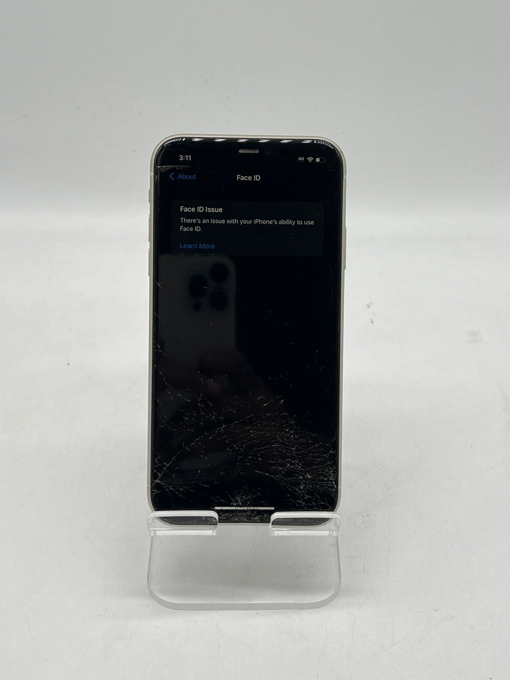 Apple iPhone 11 6.1" 128GB AT&T Locked White - READ