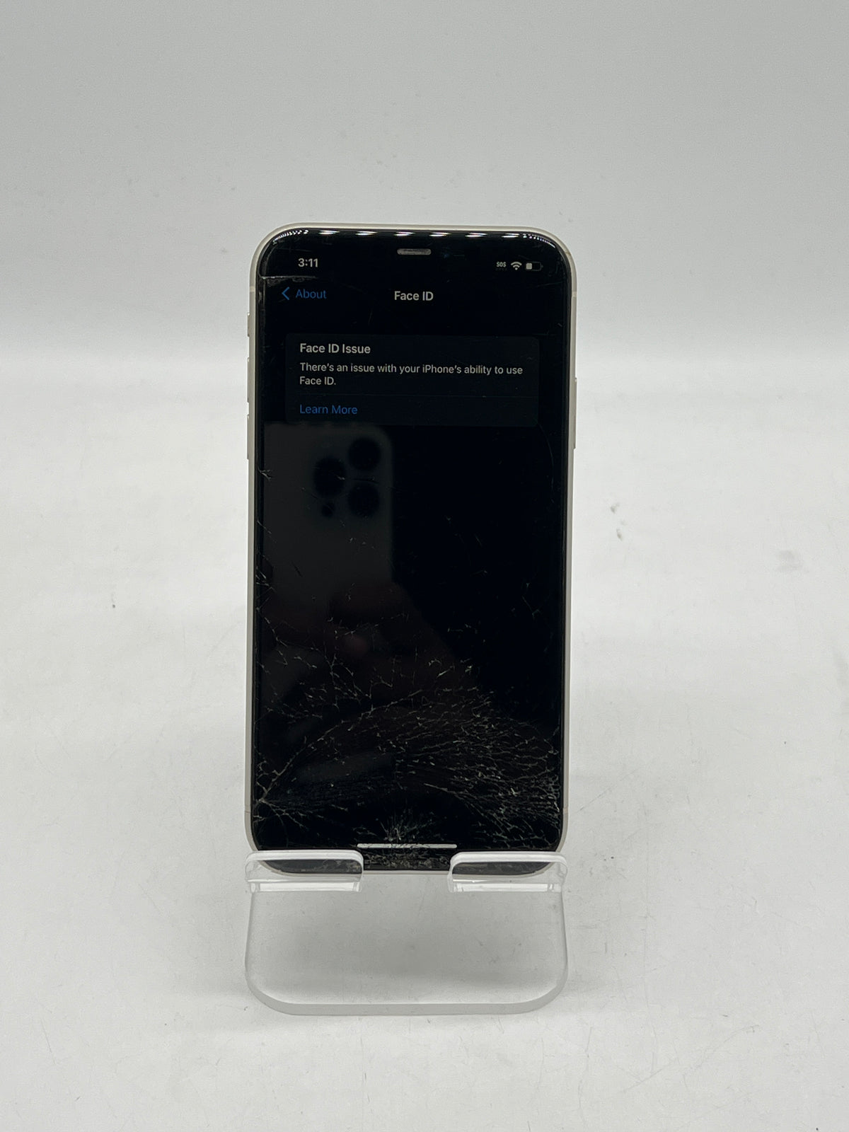 Apple iPhone 11 6.1" 128GB AT&T Locked White - READ