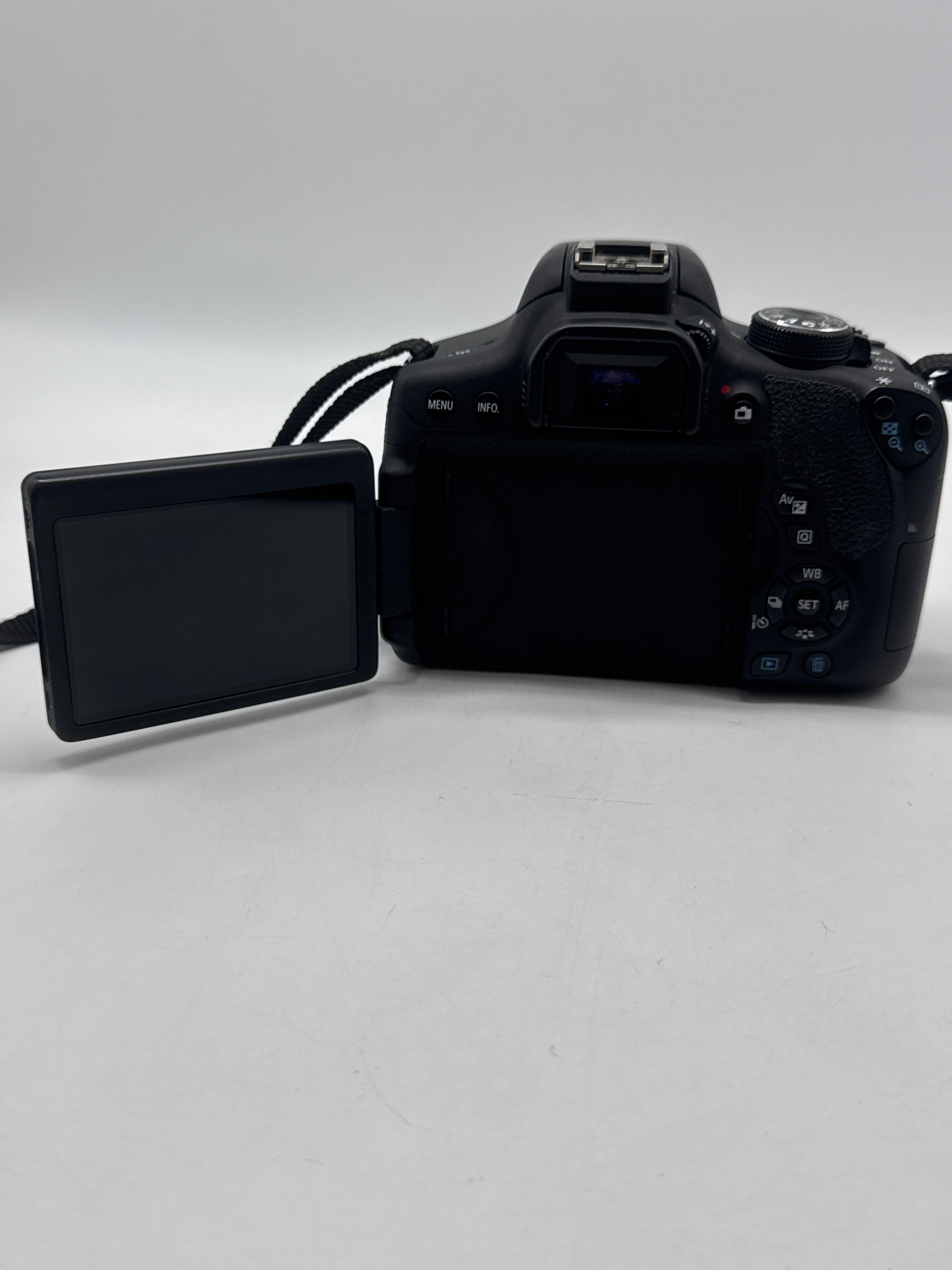 Canon EOS Rebel T6i 24MP DSLR w/ EF-S 18-55mm Lens Black - Used