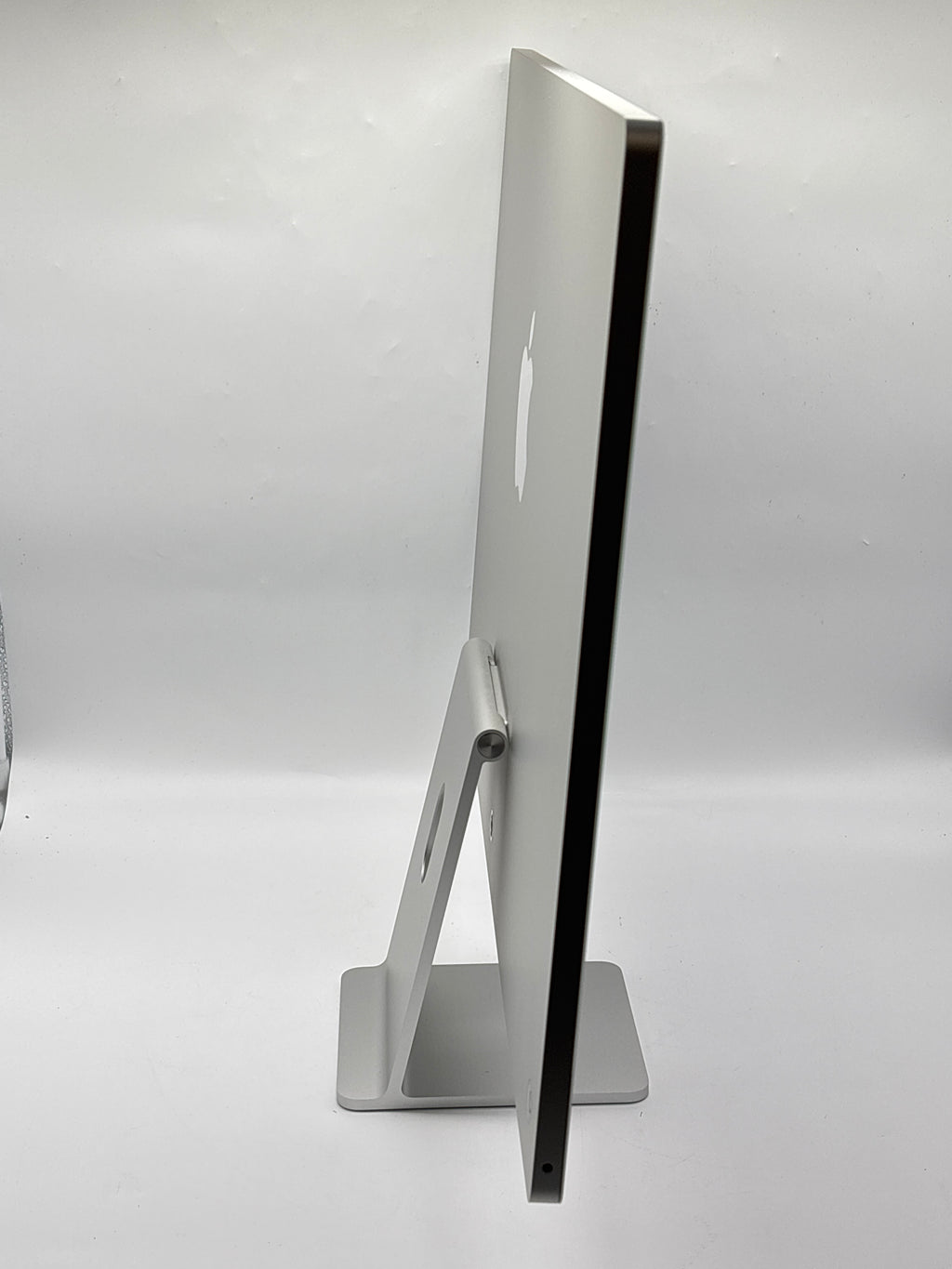 Apple iMac 24-Inch 2023 M3 8-Core CPU 8GB RAM 256GB SSD Silver - Used