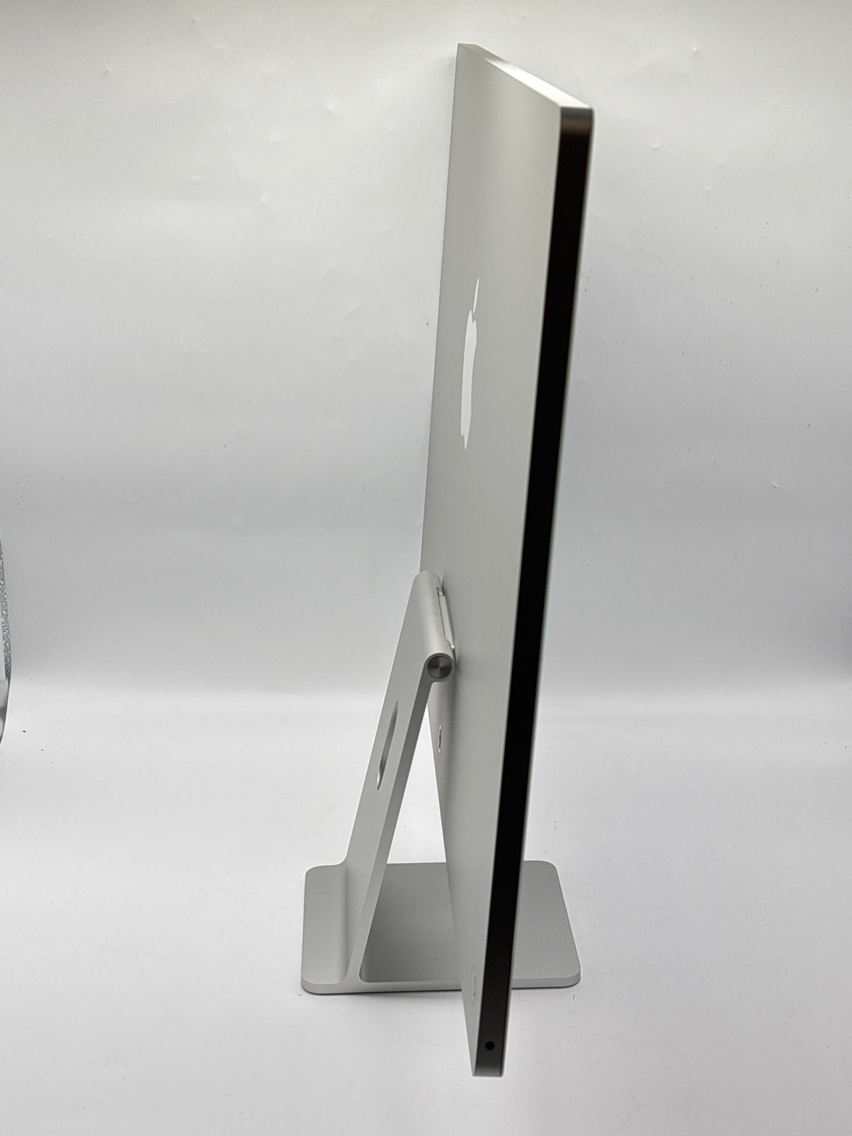 Apple iMac 24-Inch 2023 M3 8-Core CPU 8GB RAM 256GB SSD Silver - Used