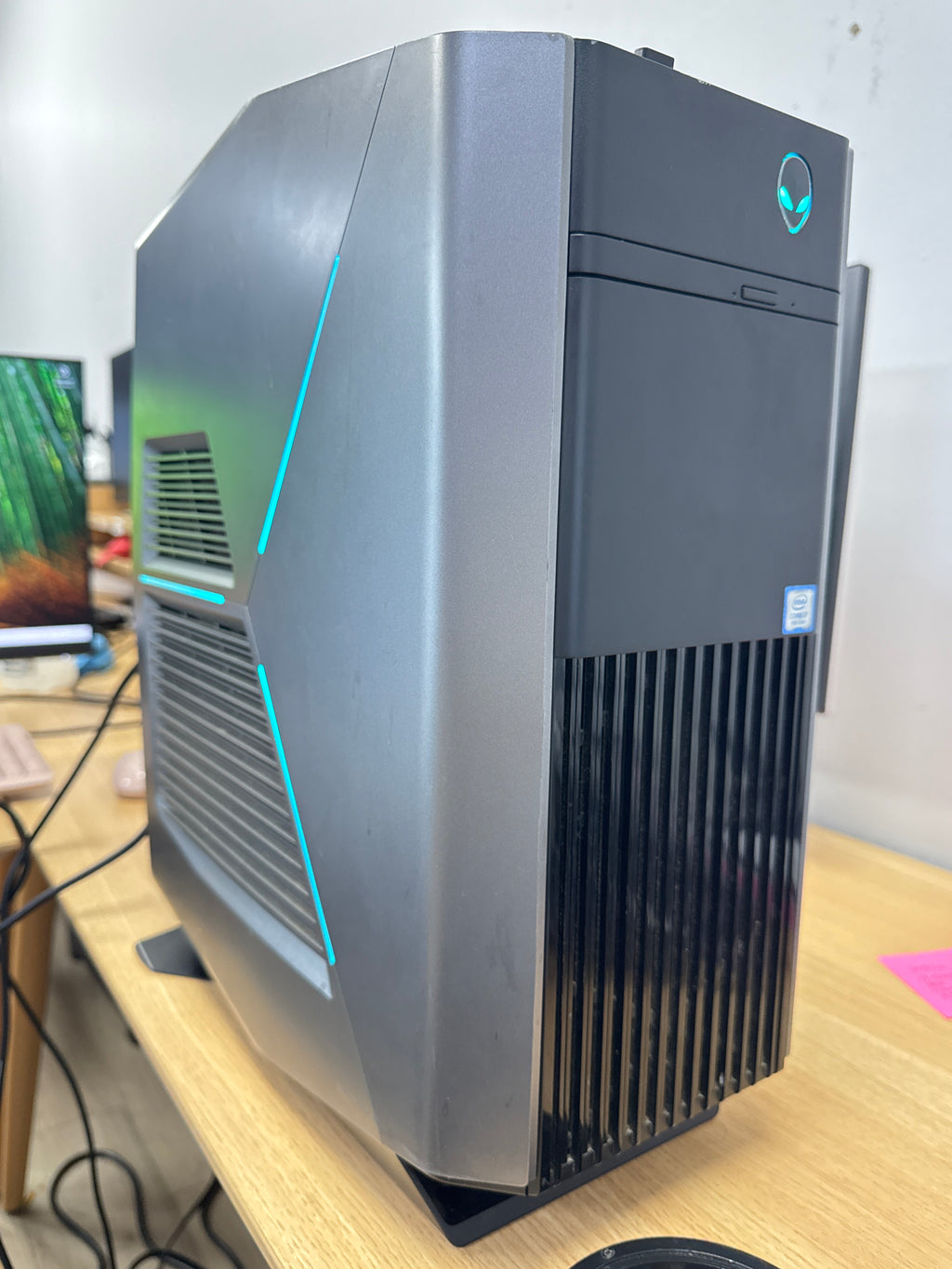 Alienware Aurora R8 i7-8700 8GB RAM 256GB SSD 1TB HDD RTX 2070 - Used
