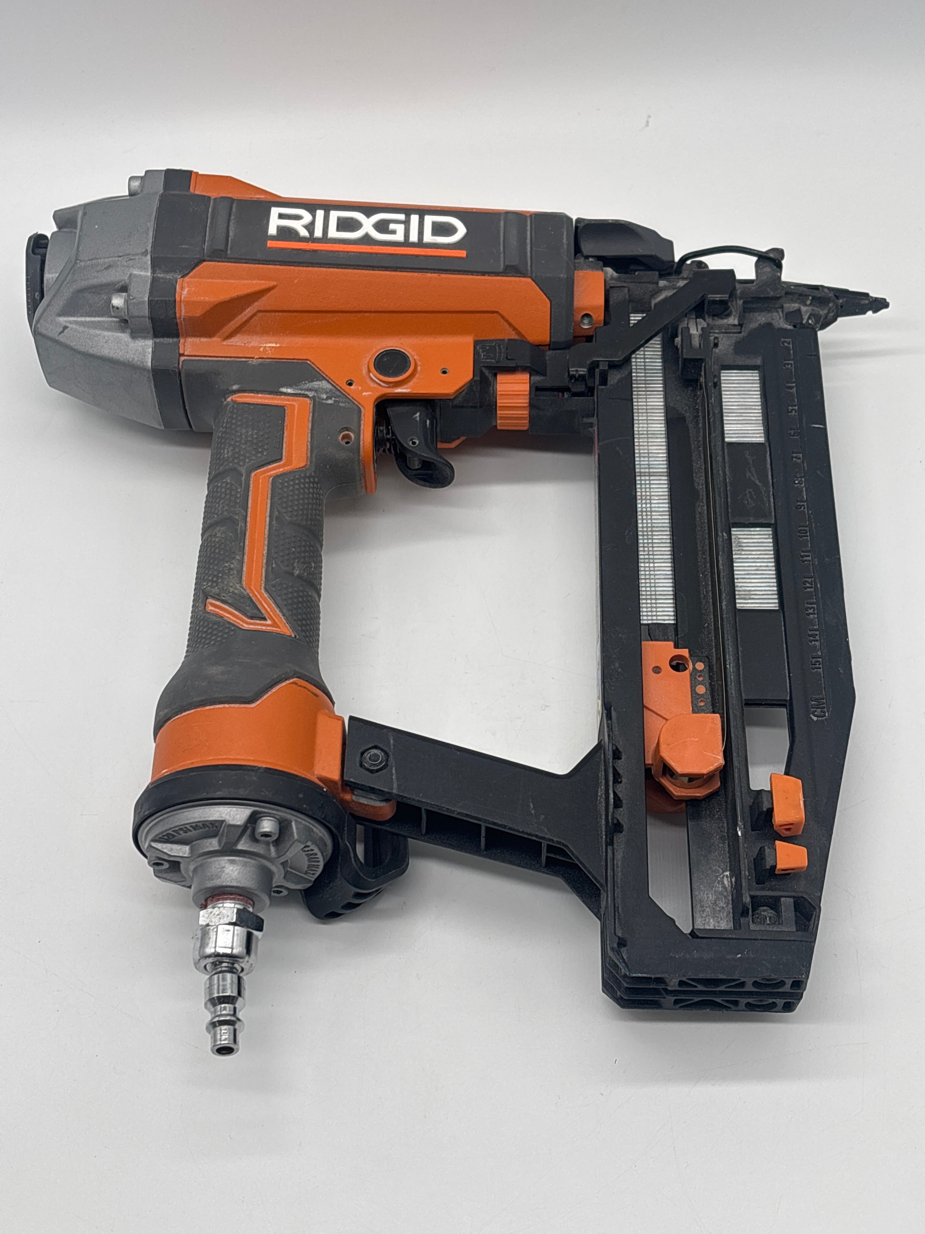RIDGID 16A Straight Nail Gun 120 psi Multicolor - Used