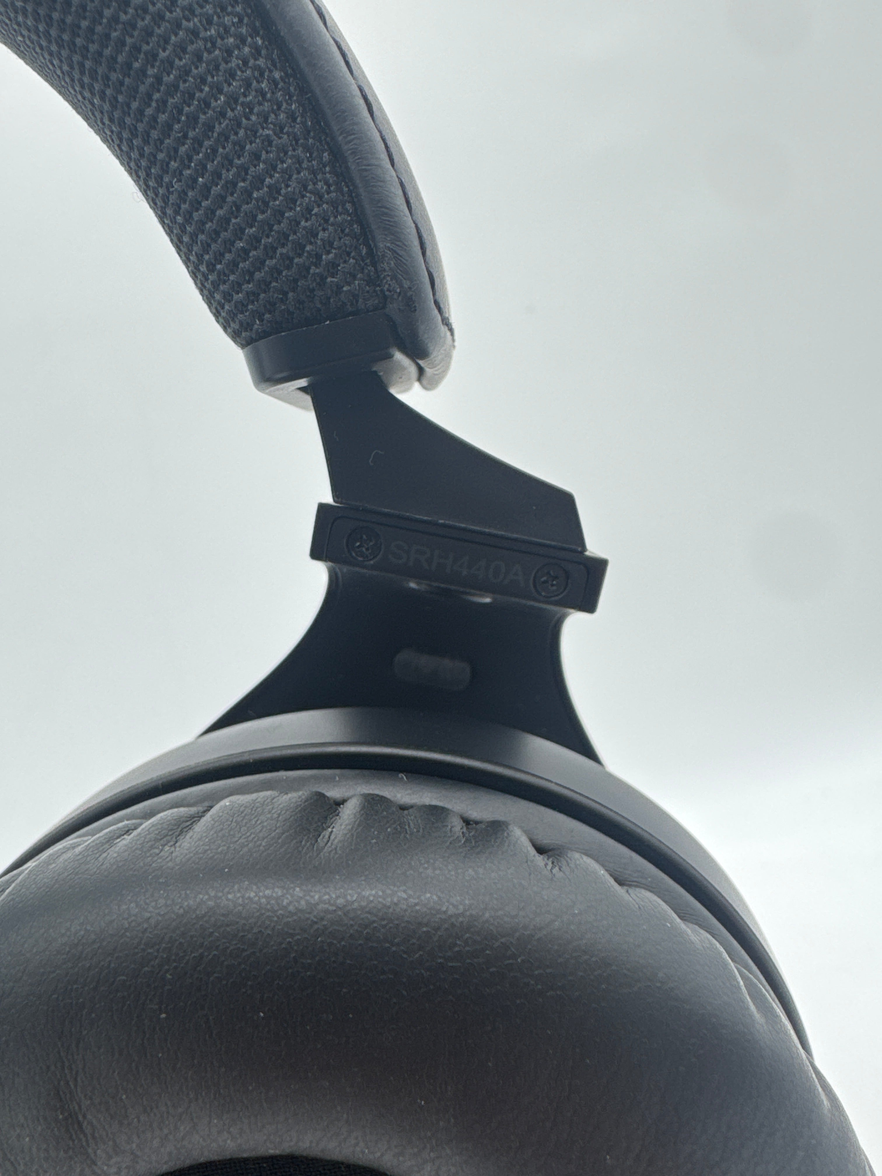 TX01-38651 Shure SRH440 Professional Studio Headphones