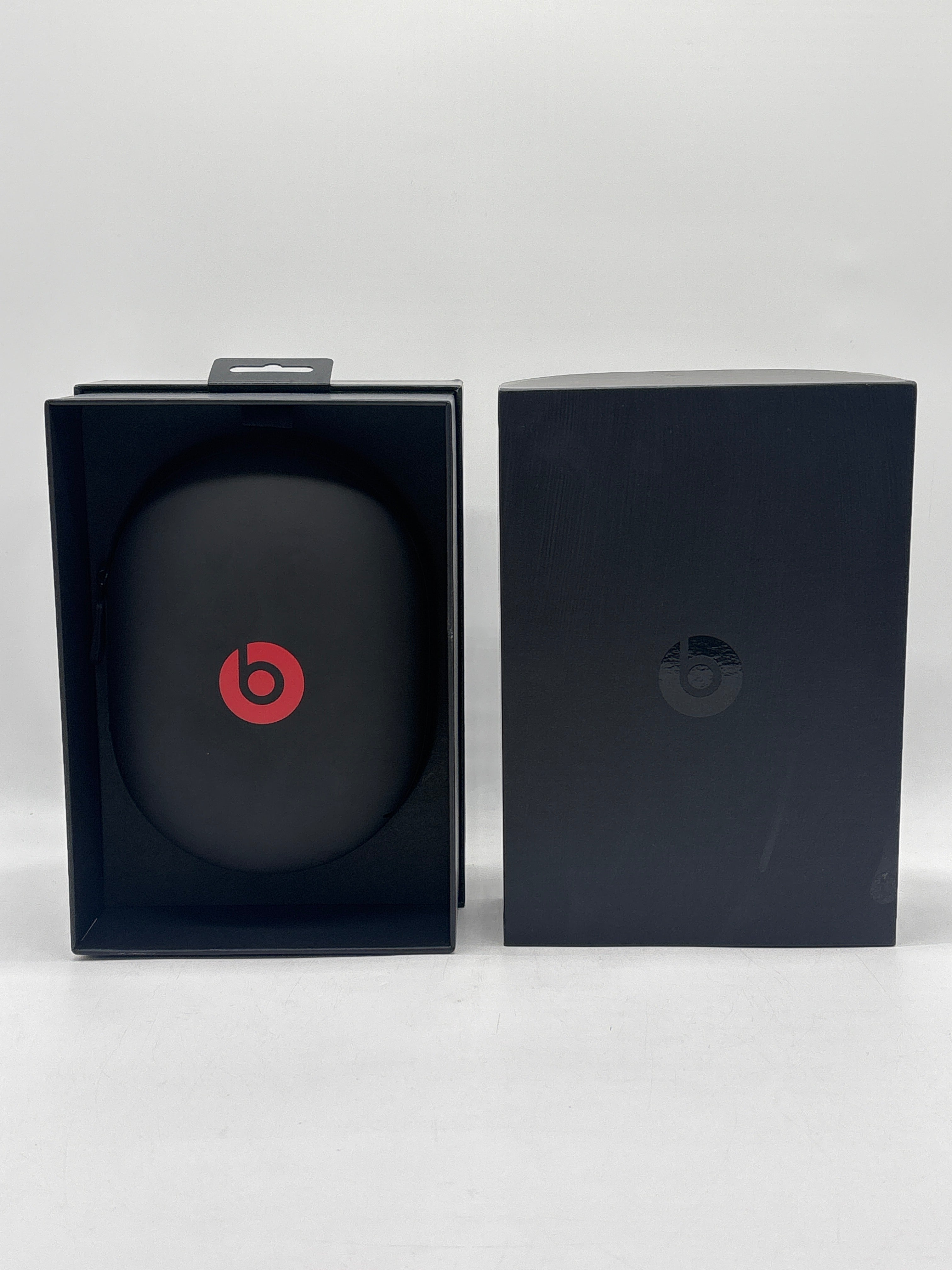 Beats Studio3 Wireless Over-Ear Headphones White with Carrying Case