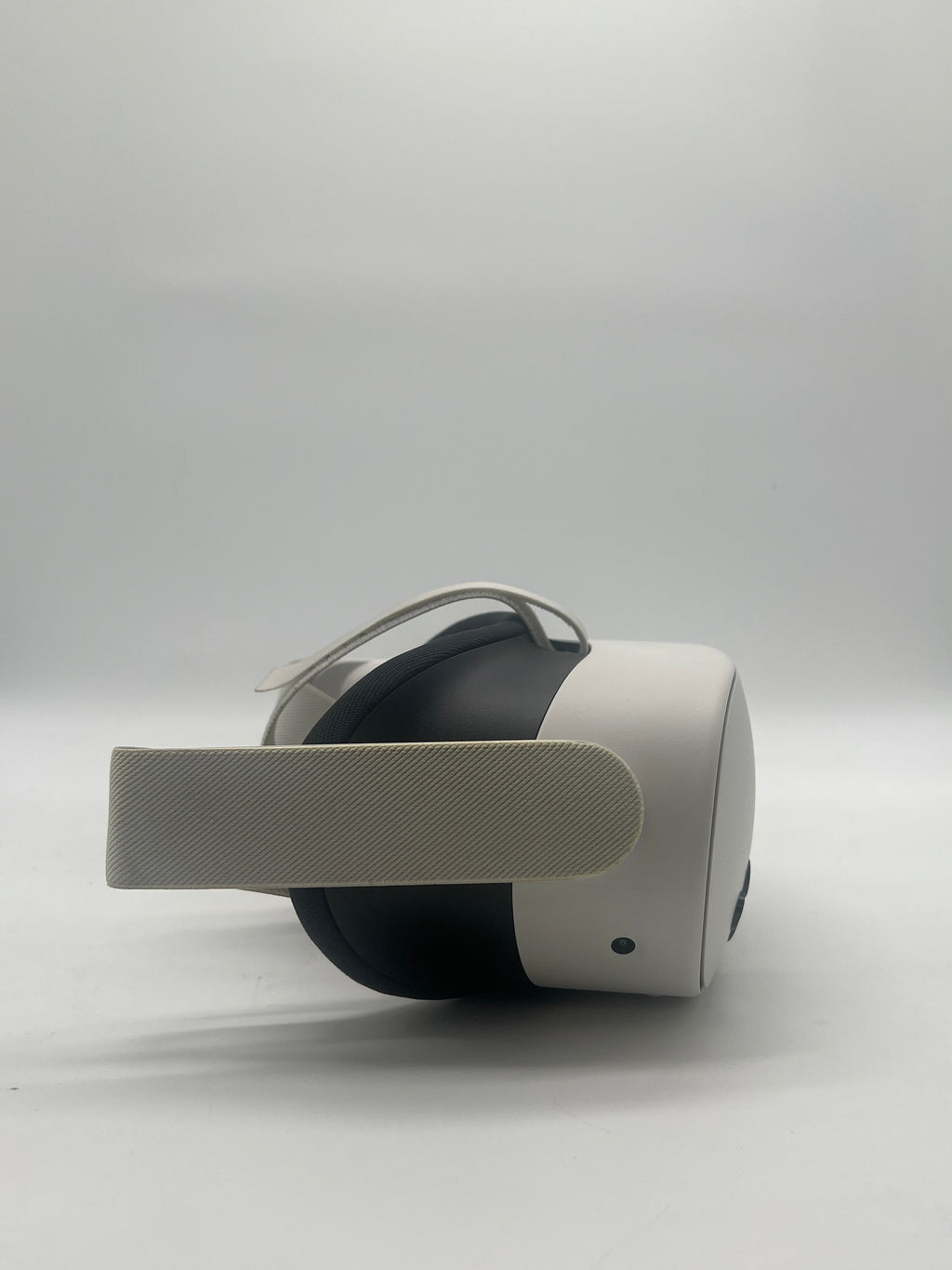 Meta Oculus Quest 3s VR Headset White - For Parts (Lens Issue)