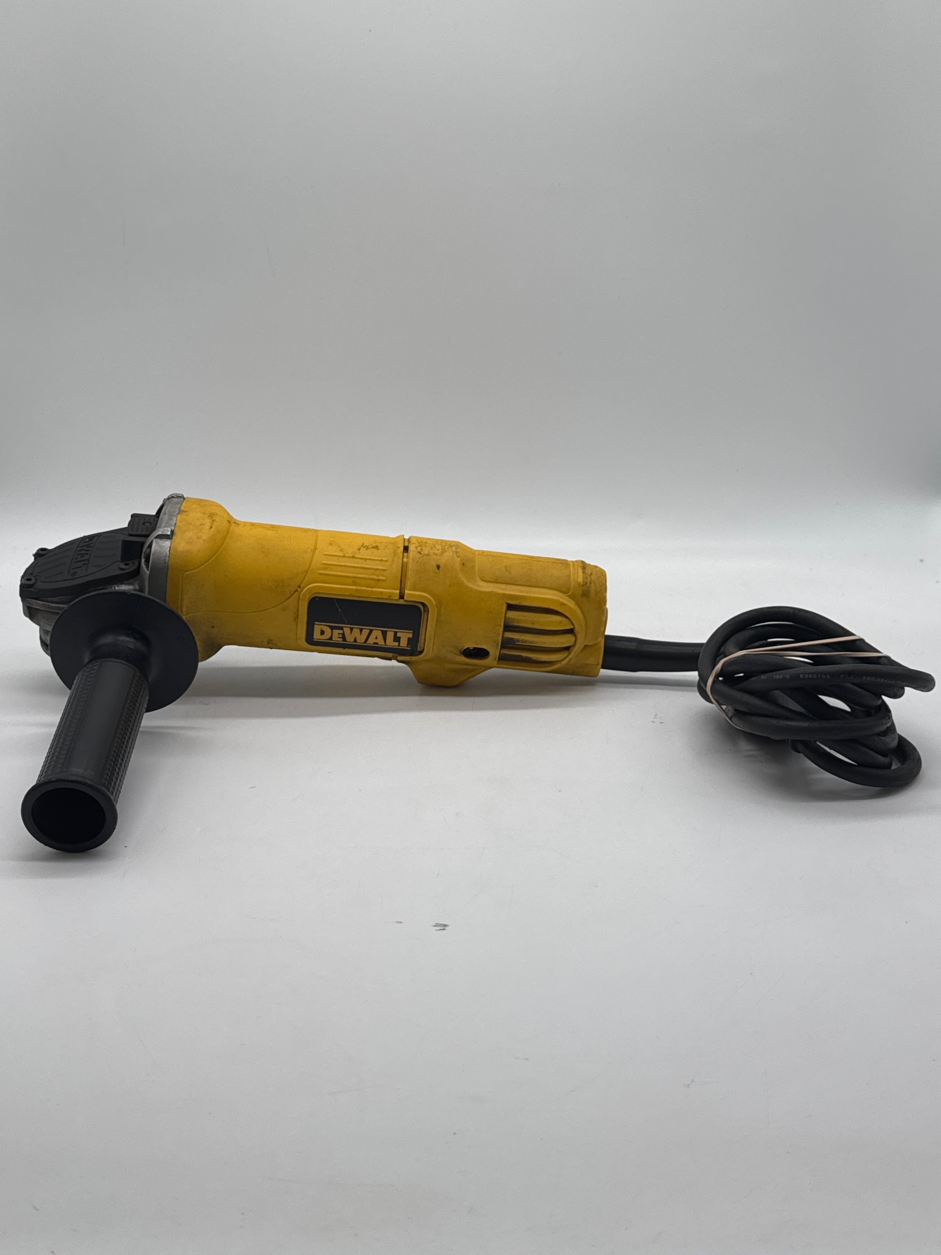 DEWALT DWE4012 120V 4-1/2" Corded Angle Grinder - For Parts (No Button)