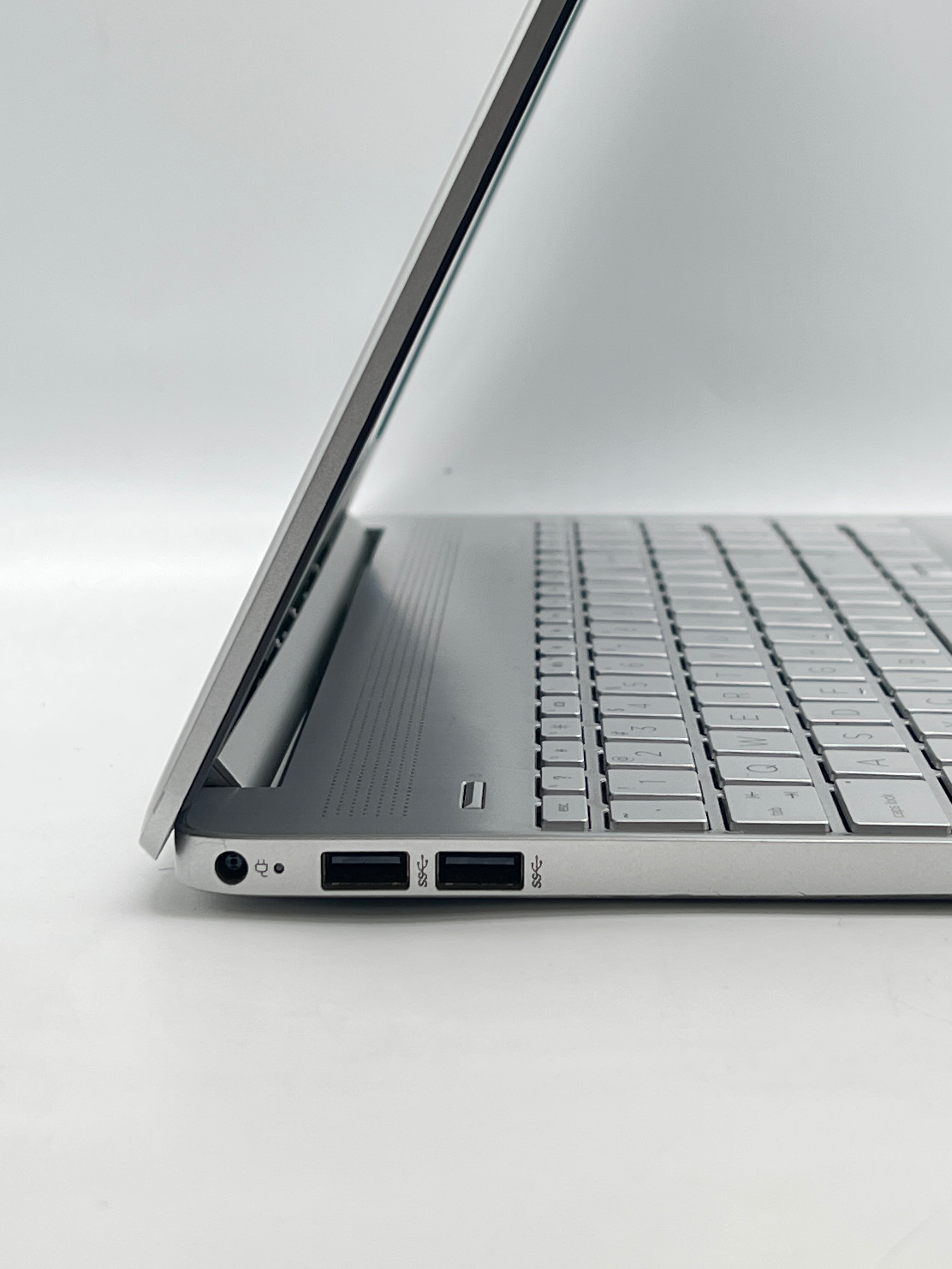 HP Laptop 15 dy2xxx i5-1135G7 8GB RAM 256GB SSD - Used