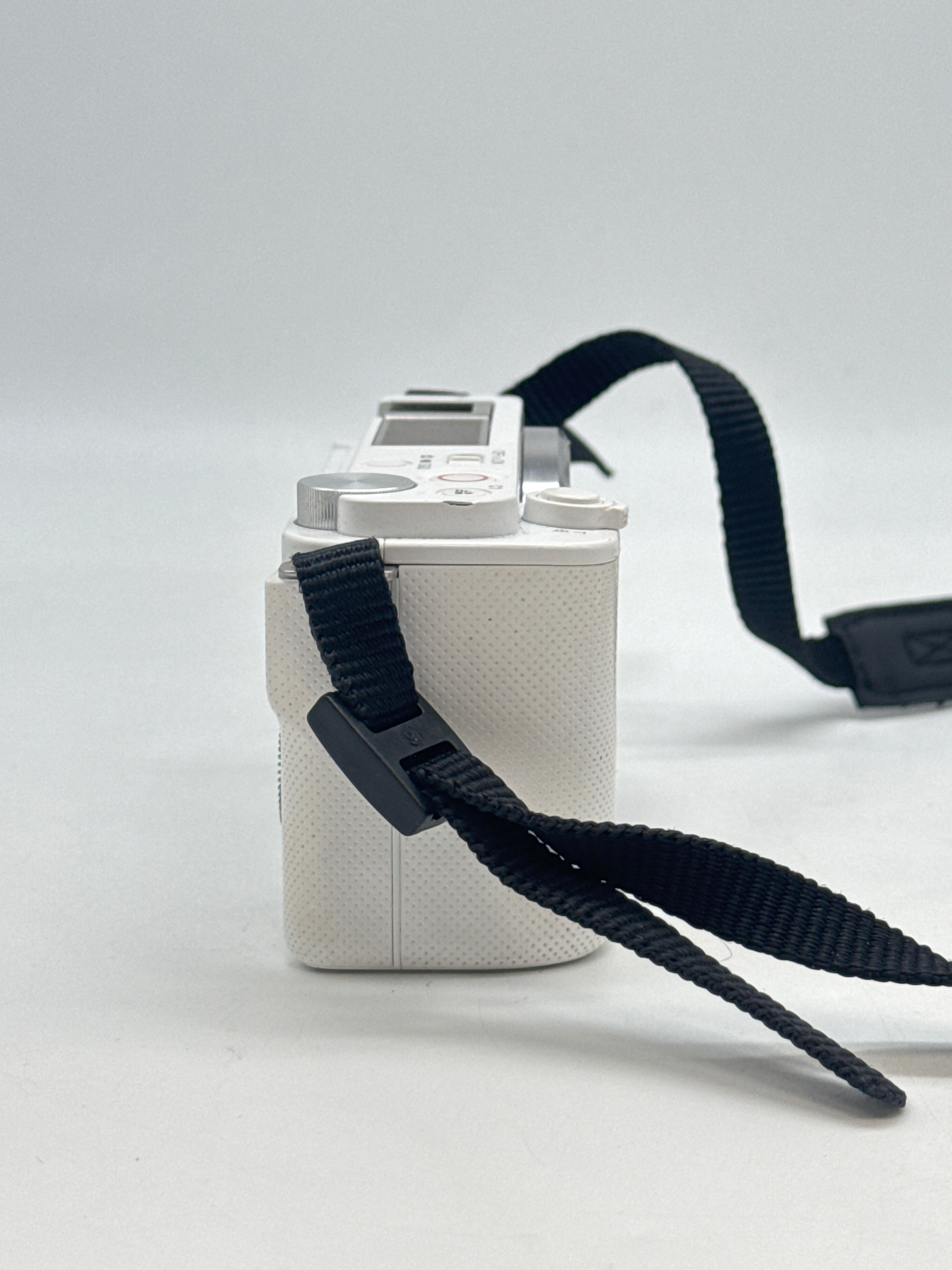 Sony Alpha ZV-E10 White Body Only - for part read desc
