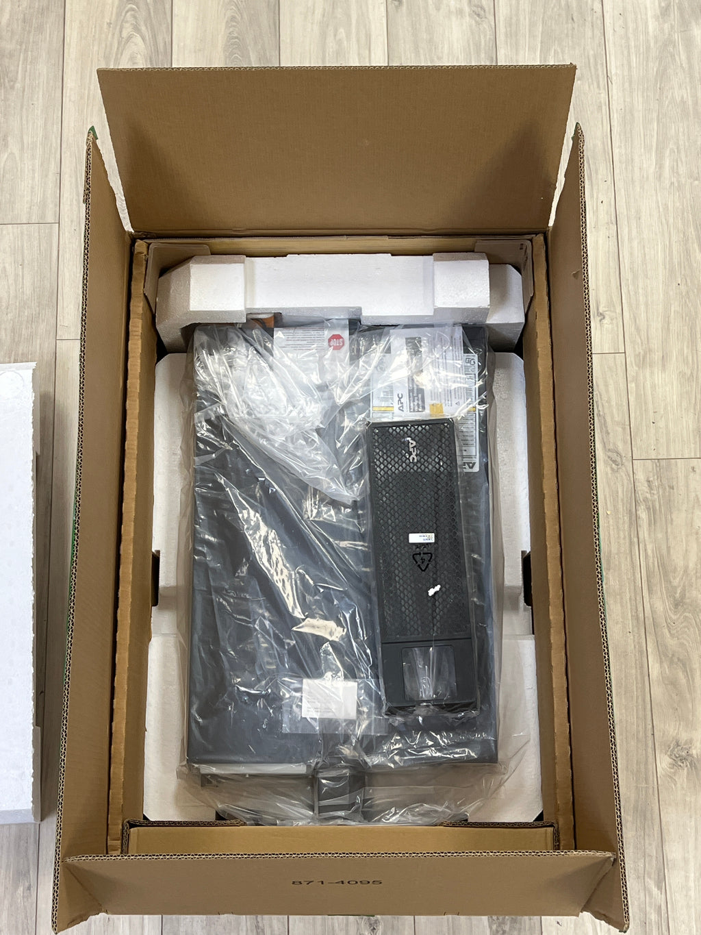 APC SRT5KRMXLT Smart UPS Black New In Box