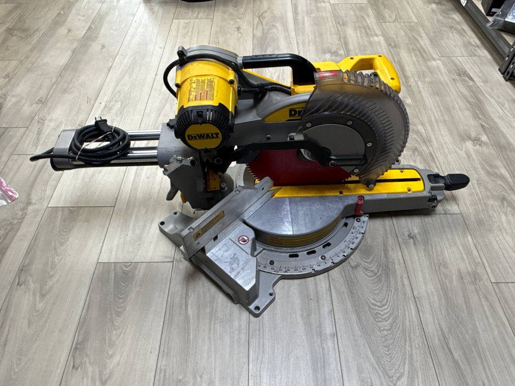 DeWalt DWS780 12 in. Double Bevel Sliding Compound Miter Saw - Used